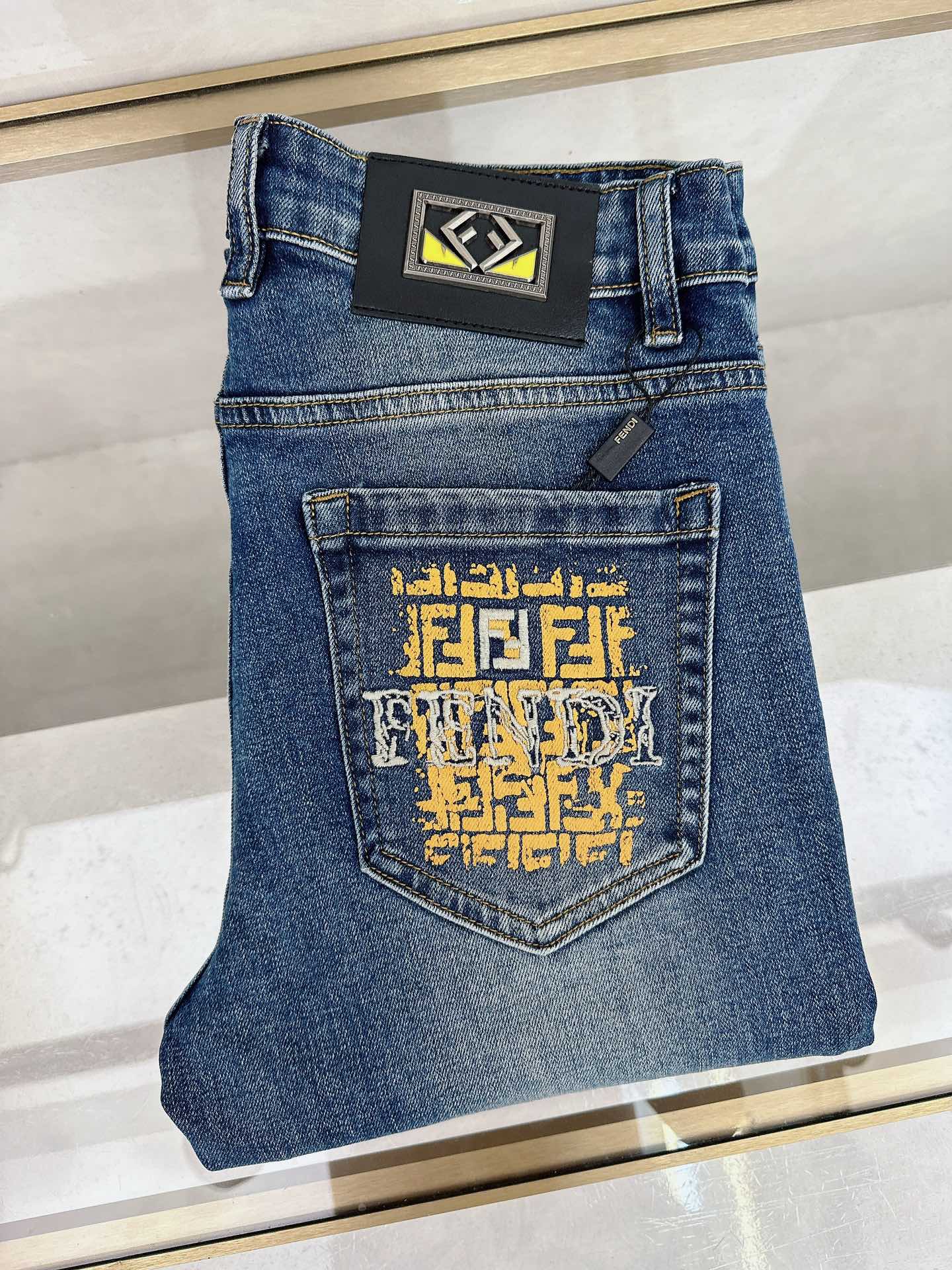 NO:507382,Fendi's new autumn and winter styles are available simultaneously on the official website, new autumn and winter men's casual jeans, original single quality, customized original denim fabric, logo pattern design, body original hardware and accessories decoration, three-dimensional and clear, c super trendy personality, fashionable and stylish upper body!  Trendy men's must-have items, 28-38, fendi, jeans, alexander wang19860909芬迪 秋冬新款官网同步发售,秋冬新品男士休闲牛仔裤,原单品质,定制原版牛仔面料,logo图案设计,身原版五金辅料装饰,立体清晰,c超级潮流个性,上身时尚有型！潮男必备单品 码数28-38,,fendi,jeans,alexander wang,Men's clothing