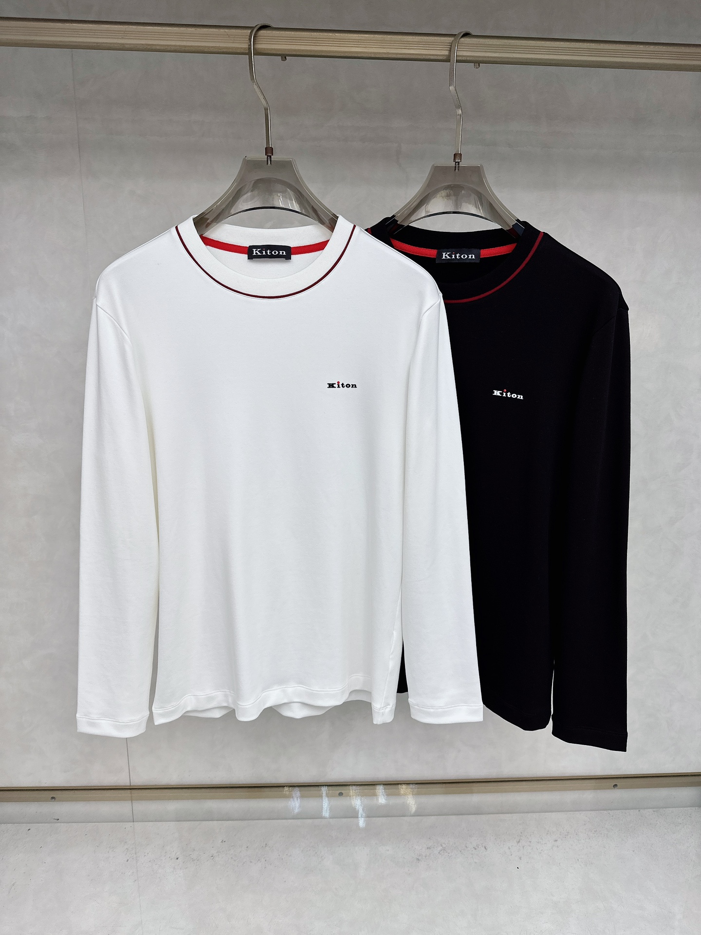 NO:507372,Kiton - official website for autumn and winter quality long-sleeved base. Synchronized high-end quality custom-made top double mercerized cotton fabric, made by top large manufacturers, fashionable and heavy craftsmanship logo design, soft and delicate touch, skin-friendly and comfortable and versatile casual. The upper body is very good. The must-have for handsome men: M-3XL, alexander wang19860909Kiton - 款秋冬精品长袖打底官网 同步 高端品质定制顶级双丝光棉面料,顶级大厂制作,时尚大牌重工艺logo设计,手感柔软细腻穿着亲肤舒适百搭休闲 上身非常赞 帅气潮男必备品尺码:M-3XL,,alexander wang,Men's clothing