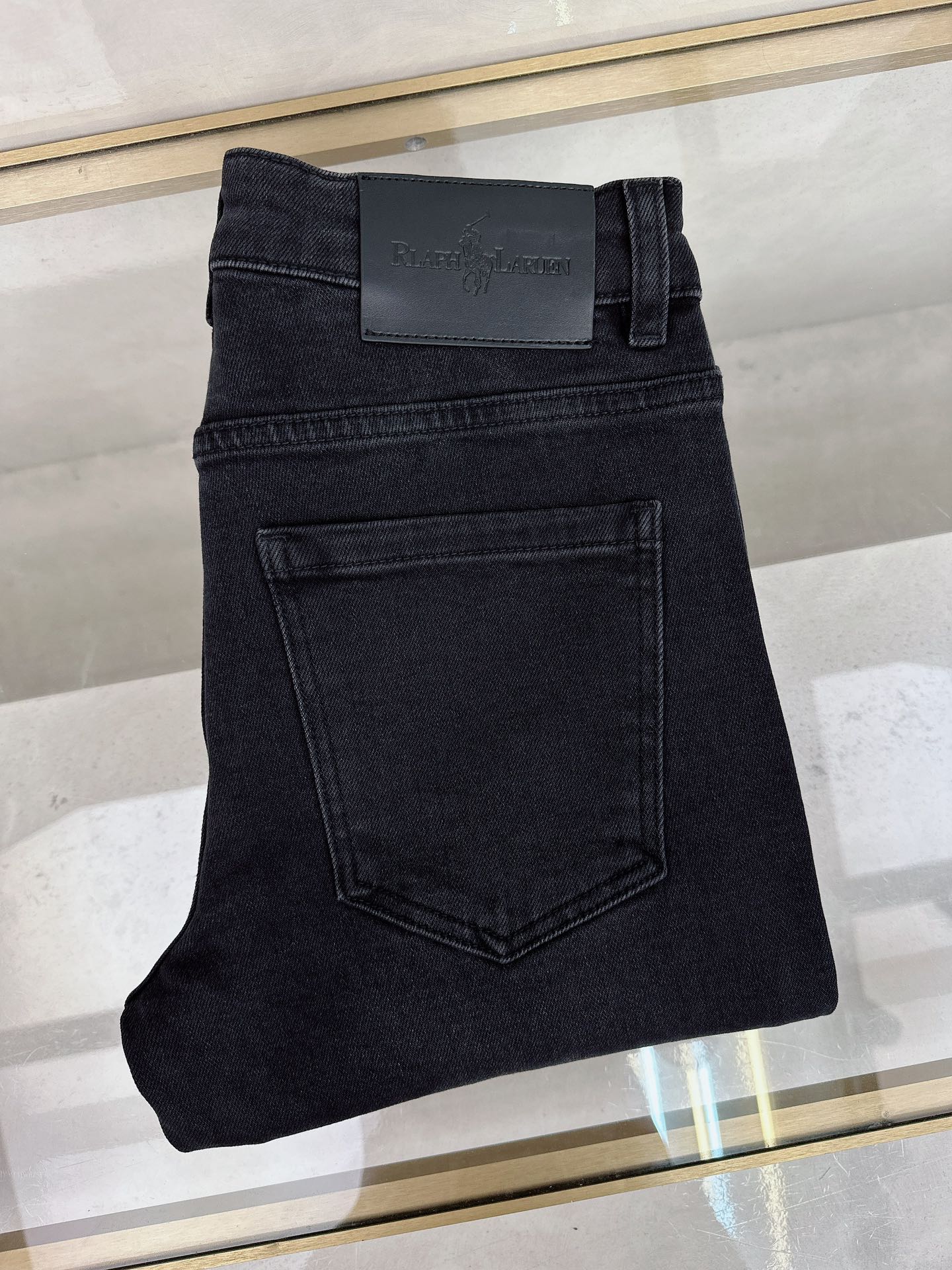 NO:509475,The new 2025 autumn and winter models are available in stock, the original single hot jeans are super customized, original hardware, super heavy industry technology, and the style is super excellent, the details are impeccable!  The style is not picky, it is very high-end, and the good products are not waiting for everyone. If you like it, hurry up and start, size 29-38, jeans, alexander wang198609092025秋冬新款现货上市,原单爆款牛仔裤超级定制款,原版五金,超级重工工艺,版型超赞细节做工无可挑剔！款式不挑人,特别高档,好货不等人,看中赶紧下手,尺码29-38,,jeans,alexander wang,Men's clothing