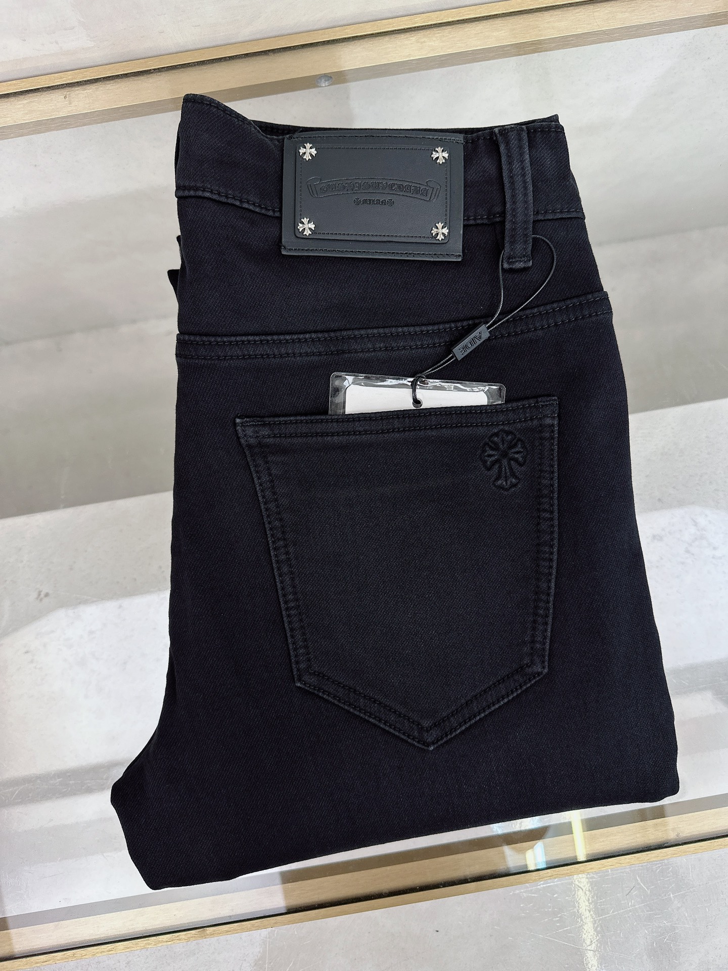 NO:509493,Croxin 2025 autumn and winter new models are available in stock, original single hot jeans are super customized, original hardware, super heavy industry technology, excellent version, impeccable details!  The style is not picky, it is very high-end, and the good products are not waiting for everyone. Take a look at it and start quickly. Size 28-38, chrome hearts, jeans, alexander wang19860909克罗心 2025秋冬新款现货上市,原单爆款牛仔裤超级定制款,原版五金,超级重工工艺,版型超赞细节做工无可挑剔！款式不挑人,特别高档,好货不等人,看中赶紧下手,尺码28-38,,chrome hearts,jeans,alexander wang,Men's clothing