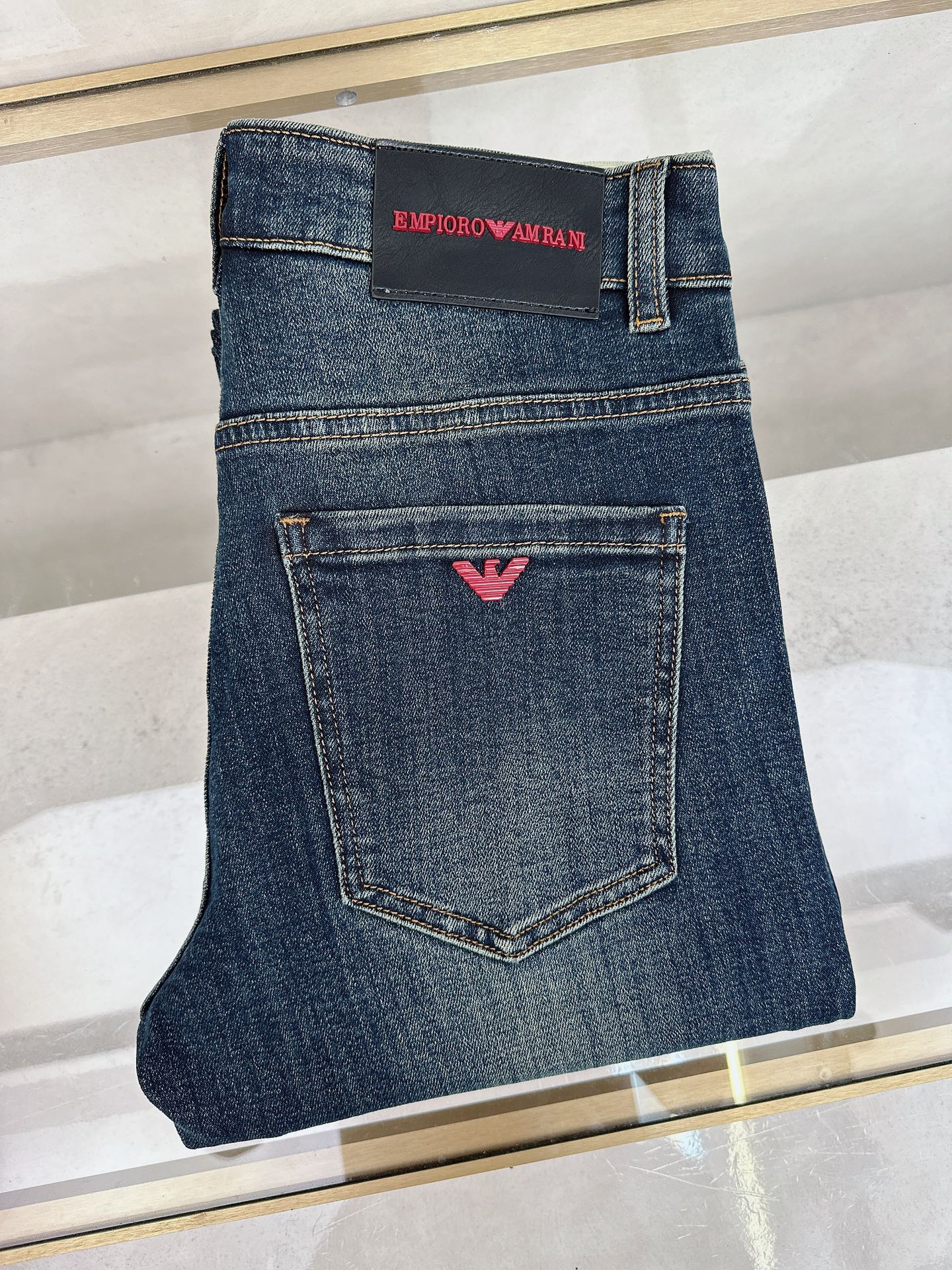 NO:509479,Armani 2025 autumn and winter new models are available in stock, original single hot jeans are super customized, original hardware, super heavy industry technology, excellent version, impeccable details!  The style is not picky, it is very high-end, and the good products are not waiting for everyone. Take a look at it and start quickly. Size 29-38, Armani, jeans, alexander wang19860909阿玛尼 2025秋冬新款现货上市,原单爆款牛仔裤超级定制款,原版五金,超级重工工艺,版型超赞细节做工无可挑剔！款式不挑人,特别高档,好货不等人,看中赶紧下手,尺码29-38,,armani,jeans,alexander wang,Men's clothing