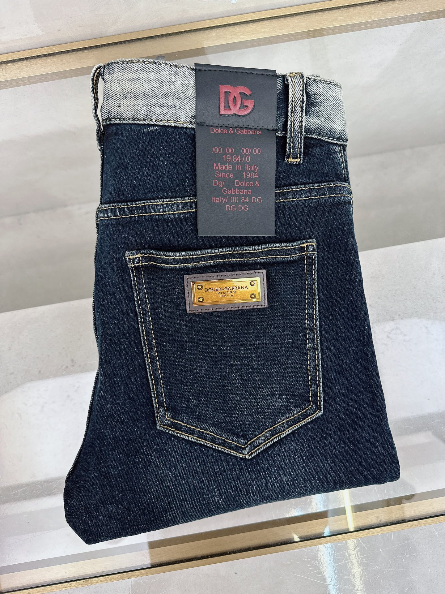 NO:512473,DG 2025 autumn and winter new models are available in stock, original single hot jeans are super customized, original hardware, super heavy industry technology, excellent version, impeccable details!  The style is not picky, it is very high-end, and the good products are not waiting for everyone. If you like it, hurry up and start, size 29-38, jeans, alexander wang19860909DG 2025秋冬新款现货上市,原单爆款牛仔裤超级定制款,原版五金,超级重工工艺,版型超赞细节做工无可挑剔！款式不挑人,特别高档,好货不等人,看中赶紧下手,尺码29-38,,jeans,alexander wang,Men's clothing