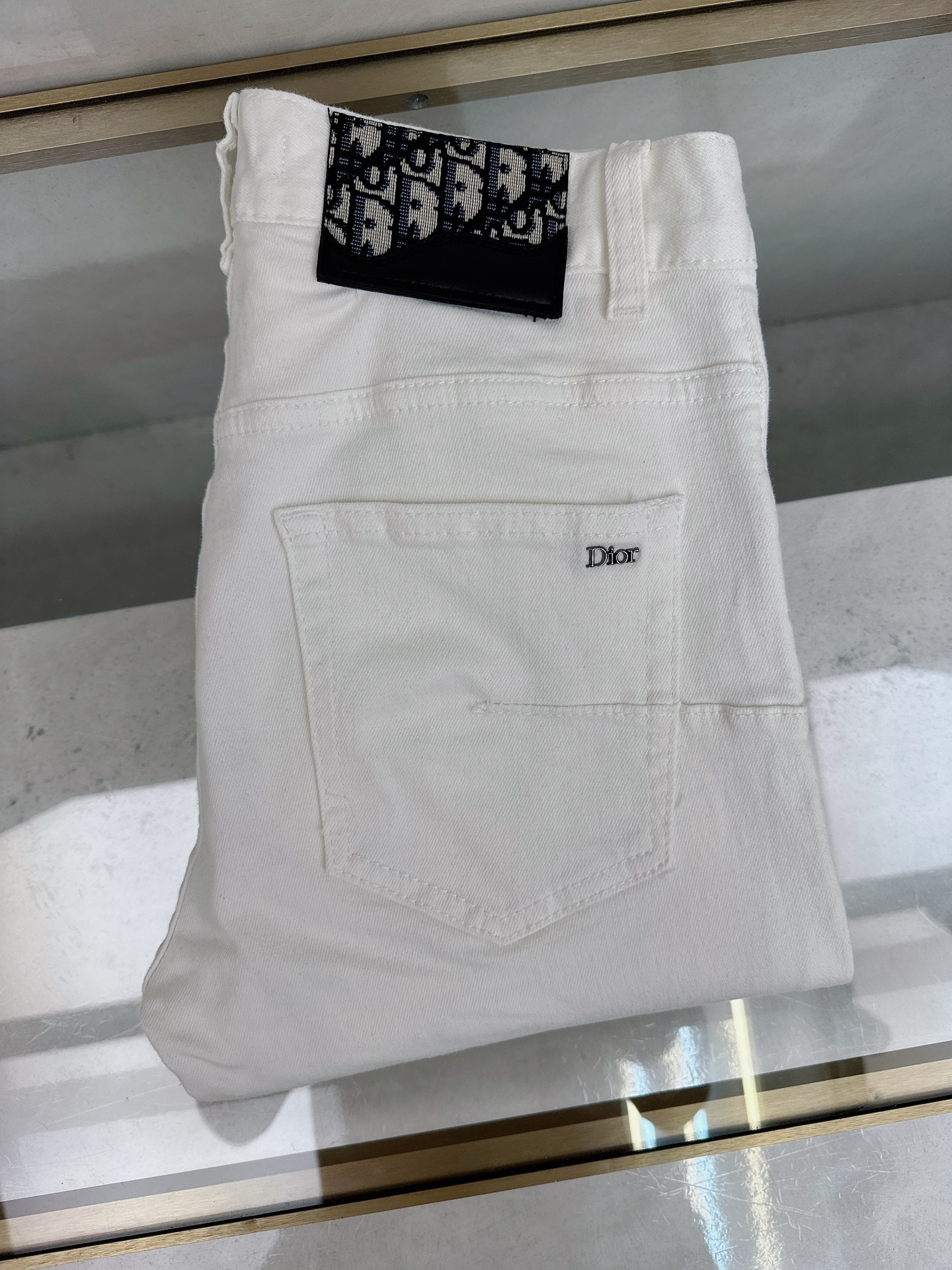 NO:512519,Dior 2025 autumn and winter new models are available in stock, original single hot jeans are super customized, original hardware, super heavy industry technology, excellent version, impeccable details!  The style is not picky, it is very high-end, and the good products are not waiting for everyone. Take a look at it and start quickly. Size 29-38, dior, jeans, alexander wang19860909迪奥 2025秋冬新款现货上市,原单爆款牛仔裤超级定制款,原版五金,超级重工工艺,版型超赞细节做工无可挑剔！款式不挑人,特别高档,好货不等人,看中赶紧下手,尺码29-38,,dior,jeans,alexander wang,Men's clothing