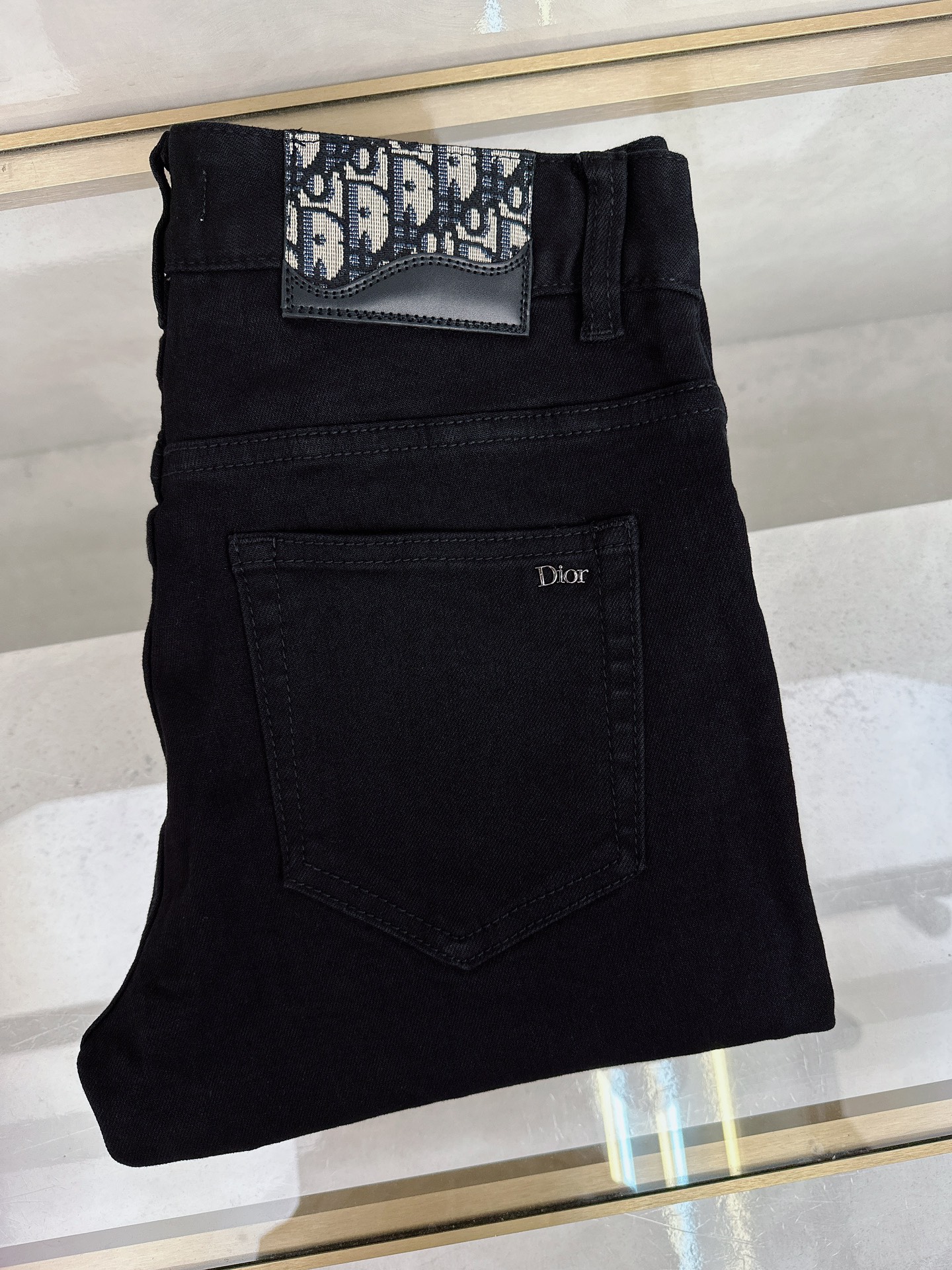 NO:512543,Dior 2025 autumn and winter new models are available in stock, original single hot jeans are super customized, original hardware, super heavy industry technology, excellent version, impeccable details!  The style is not picky, it is very high-end, and the good products are not waiting for everyone. Take a look at it and start quickly. Size 29-38, dior, jeans, alexander wang19860909迪奥 2025秋冬新款现货上市,原单爆款牛仔裤超级定制款,原版五金,超级重工工艺,版型超赞细节做工无可挑剔！款式不挑人,特别高档,好货不等人,看中赶紧下手,尺码29-38,,dior,jeans,alexander wang,Men's clothing