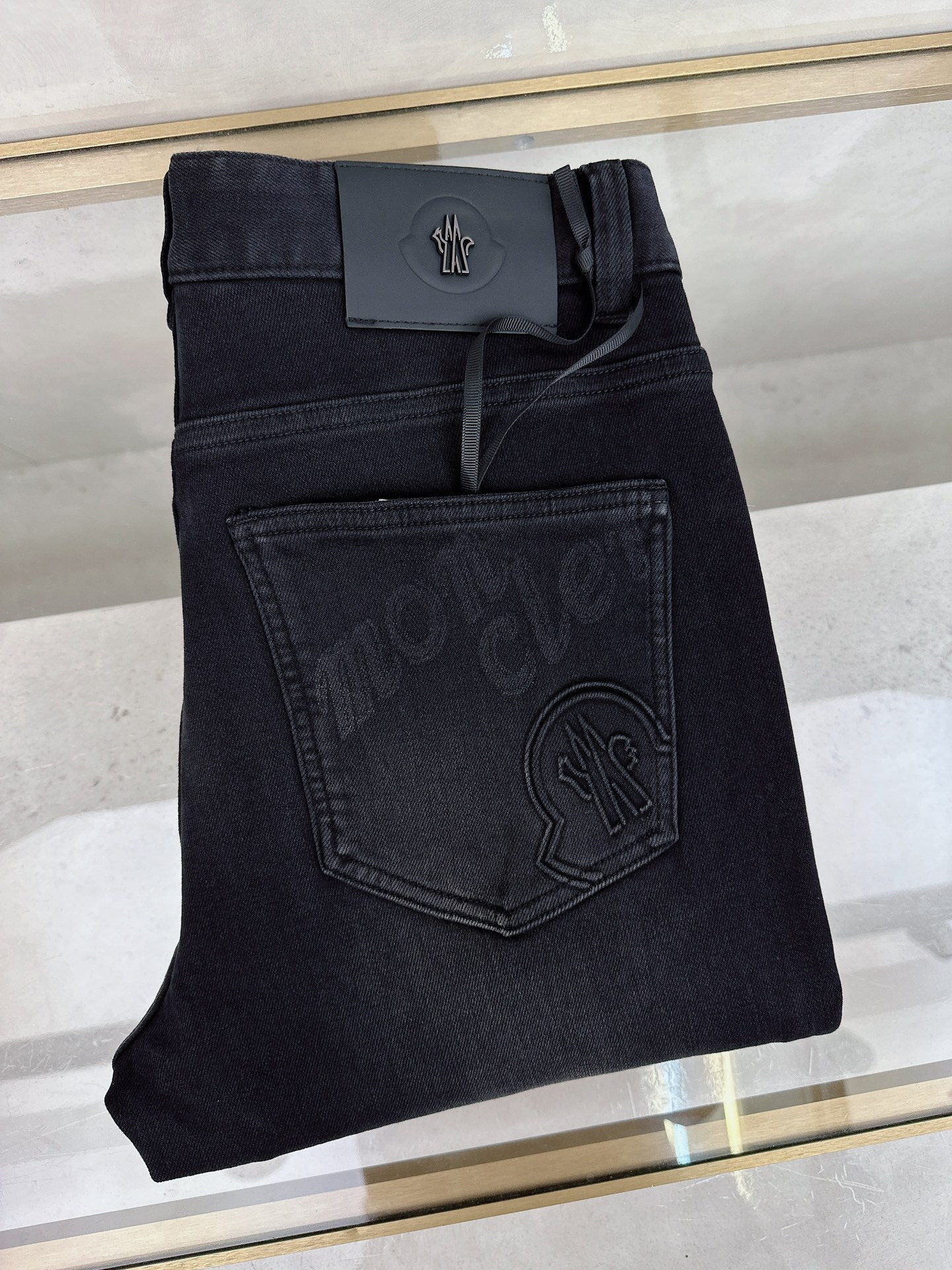 NO:523965,The new 2025 autumn and winter 2025 is available in stock, the original single hot jeans are super customized, original hardware, super heavy industry technology, and the style is super excellent, the details are impeccable!  The style is not picky, it is very high-end, and the good products are not waiting for everyone. Take a look at it and start quickly. Size 28-38, Moncler, jeans, alexander wang19860909蒙口 2025秋冬新款现货上市,原单爆款牛仔裤超级定制款,原版五金,超级重工工艺,版型超赞细节做工无可挑剔！款式不挑人,特别高档,好货不等人,看中赶紧下手,尺码28-38,,Moncler,jeans,alexander wang,Men's clothing