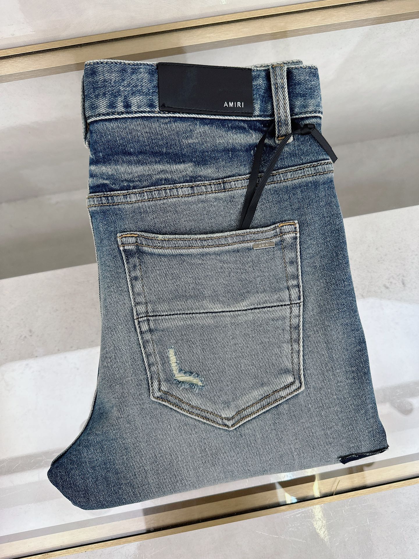 NO:523986,The new 2025 autumn and winter models are available in stock, the original single hot jeans are super customized, original hardware, super heavy industry technology, and the style is super excellent, the details are impeccable!  The style is not picky, it is very high-end, and the good products are not waiting for everyone. If you like it, hurry up and start, size 28-38, jeans, alexander wang198609092025秋冬新款现货上市,原单爆款牛仔裤超级定制款,原版五金,超级重工工艺,版型超赞细节做工无可挑剔！款式不挑人,特别高档,好货不等人,看中赶紧下手,尺码28-38,,jeans,alexander wang,Men's clothing