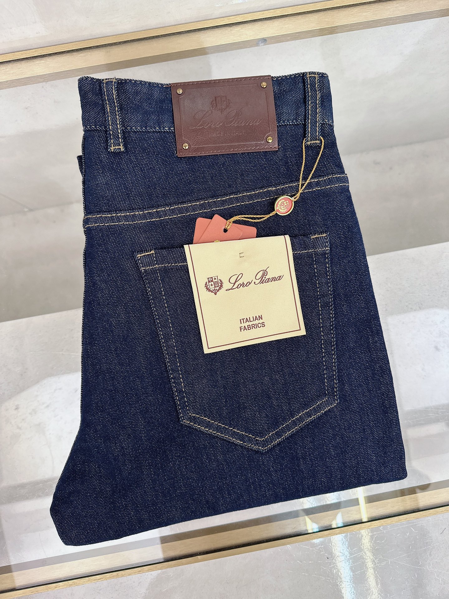 NO:524834,LP autumn and winter new styles are available simultaneously on the official website, 2025 autumn and winter new men's casual jeans, original single quality, customized original denim fabric, logo pattern design, body original hardware and accessories decoration, three-dimensional and clear, c super trendy personality, fashionable and stylish upper body!  Trendy men's must-have items, 30-40, loro piano, jeans, alexander wang19860909LP 秋冬新款官网同步发售,2025秋冬新品男士休闲牛仔裤,原单品质,定制原版牛仔面料,logo图案设计,身原版五金辅料装饰,立体清晰,c超级潮流个性,上身时尚有型！潮男必备单品 码数30-40,,loro piana,jeans,alexander wang,Men's clothing