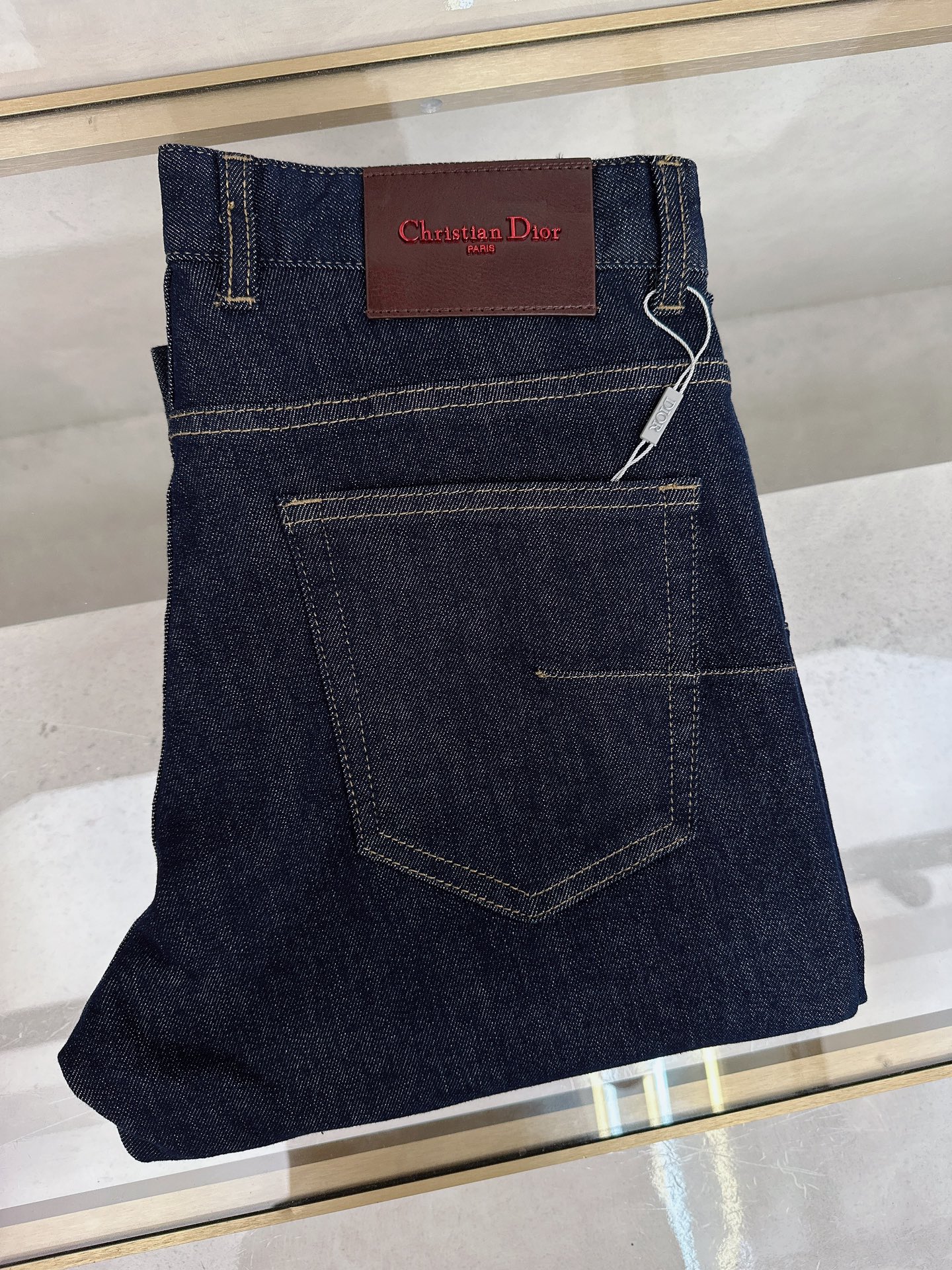 NO:524840,Dior's new autumn and winter styles are available simultaneously on the official website, 2025 autumn and winter new men's casual jeans, original single quality, customized original denim fabric, logo pattern design, body original hardware and accessories decoration, three-dimensional and clear, c super trendy personality, fashionable and stylish upper body!  Trendy men's must-have items, 30-40, dior, jeans, alexander wang19860909迪奥 秋冬新款官网同步发售,2025秋冬新品男士休闲牛仔裤,原单品质,定制原版牛仔面料,logo图案设计,身原版五金辅料装饰,立体清晰,c超级潮流个性,上身时尚有型！潮男必备单品 码数30-40,,dior,jeans,alexander wang,Men's clothing