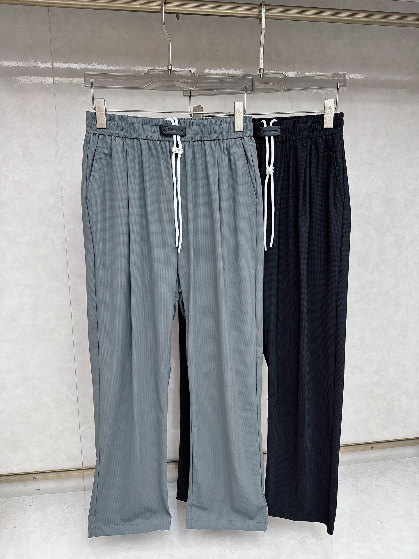 NO:523751,Majira's new summer casual pants, customized high-quality quick-drying fabric, breathable and comfortable, the front and back logos are flocked, with bright colors, stylish upper body, worn alone, same style for men and women!  Super fashionable and versatile!  S-XL, masion margiela, alexander wang19860909马吉拉夏季新款休闲裤,定制优质速干面料,透气舒适,前后面标识采用植绒设计,颜色鲜艳夺目,上身有型,单穿,男女同款！超级时尚百搭！码数S-XL,,masion margiela,alexander wang,Men's clothing