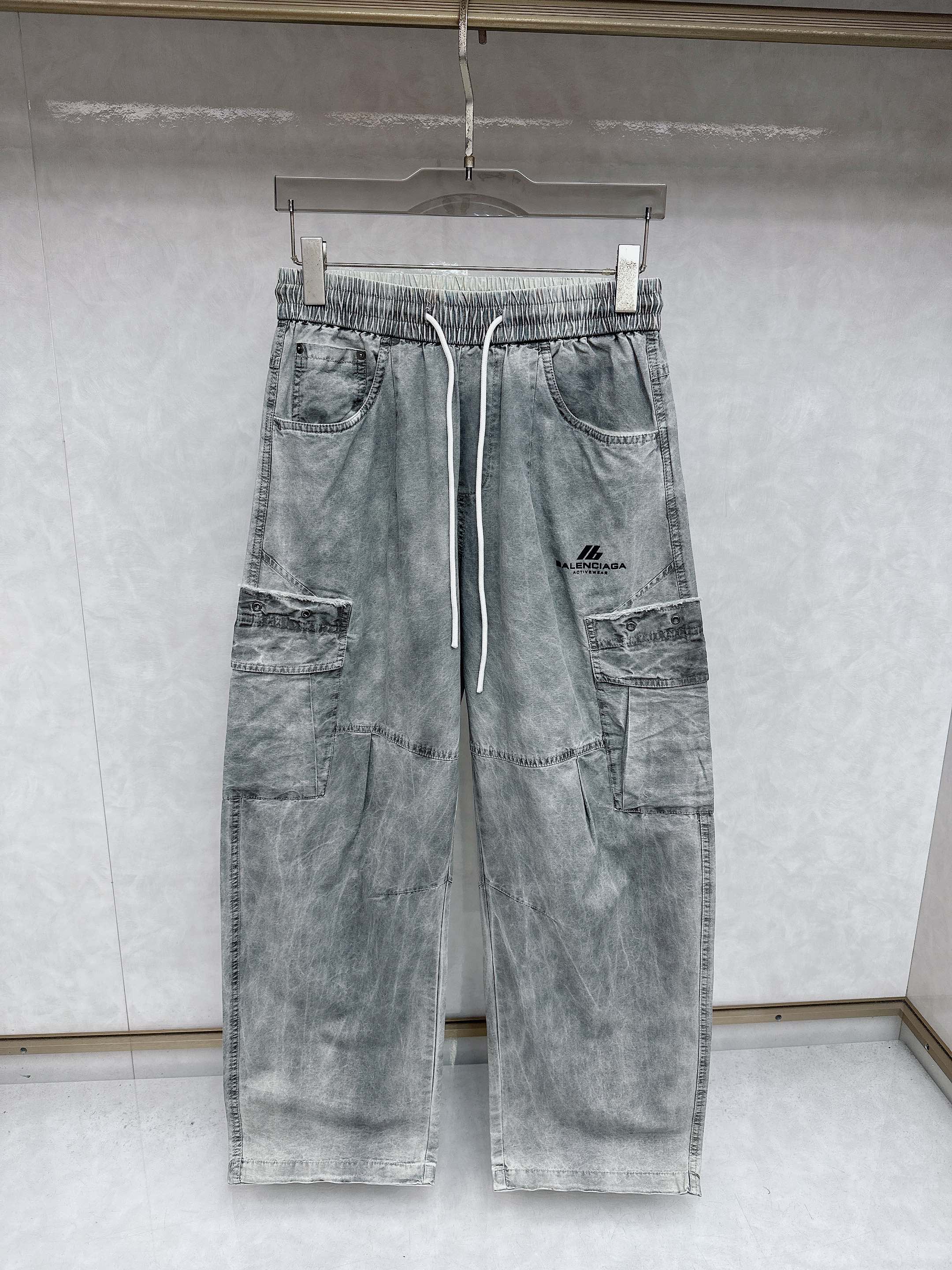 NO:523757,Balenciaga autumn and winter casual straight trousers are made of high-quality woven cotton, the fabric is silky and crisp, the overall washing design is super fashionable and atmospheric and not simple, the work pocket design on both sides, the upper body is eye-catching and full of return rate!  Casual straight-leg pants style cut, same style for men and women!  Code number M-XXXL, balenciaga, alexander wang19860909巴黎世家秋冬休闲直筒长裤,采用优质梭织棉材质,面料丝滑挺括,整体水洗设计超级时尚大气且不简单,两边工装口袋设计,上身足够吸睛且回头率爆棚！休闲直筒裤装版型剪裁,男女同款！码数M-XXXL,,balenciaga,alexander wang,Men's clothing