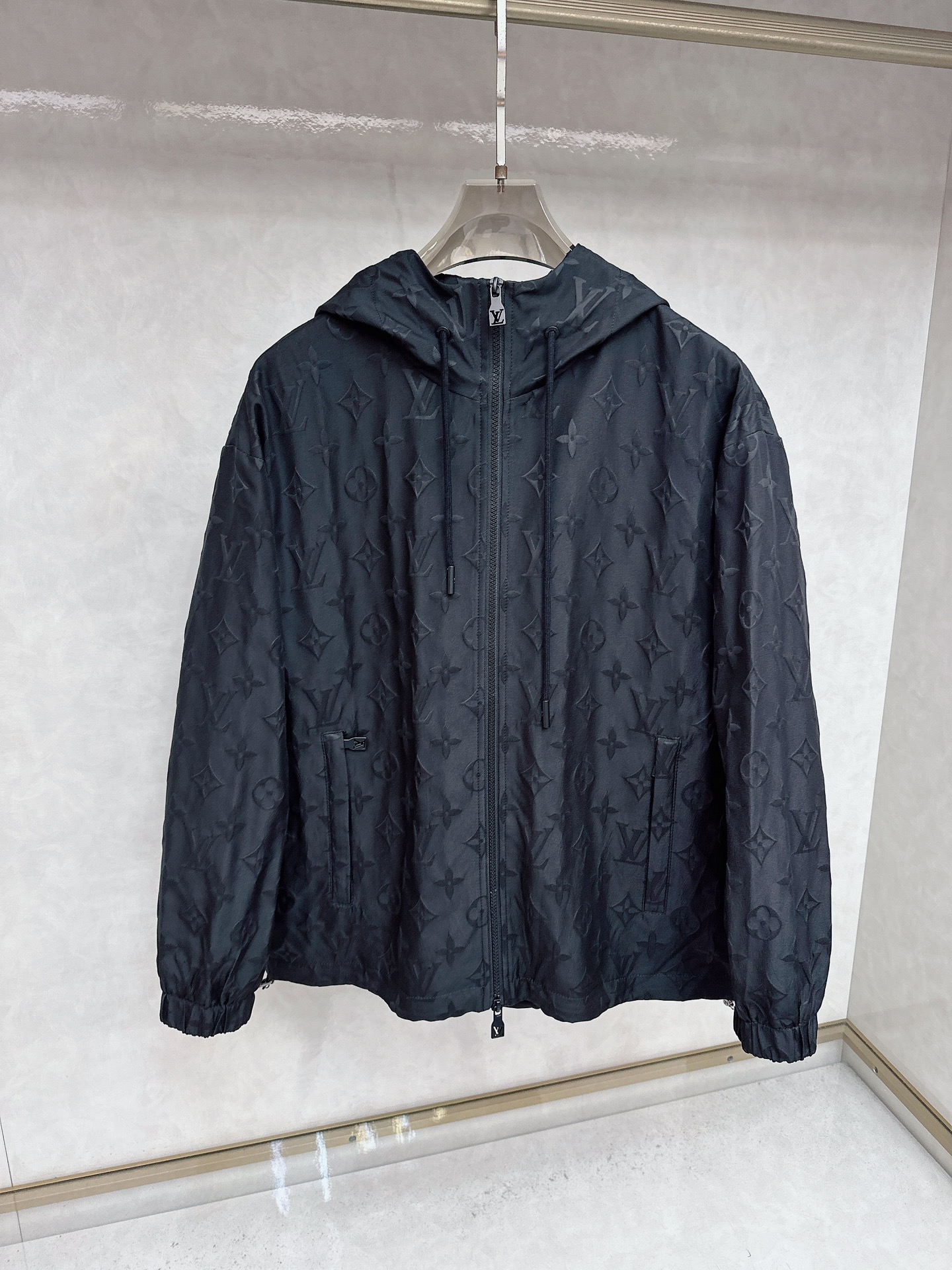 NO:529391,LV 2025ss autumn and winter new collar jacket, classic lapel style design, novel style, durable, comfortable and not easy to change, slim and fashionable style, excellent upper body effect, 48-56,,louis vuitton, jackets & coats,alexander wang19860909LV 2025ss秋冬新款领爆款外套,经典翻领款式设计,款式新颖,耐穿舒适不易变 版型修身时尚,上身效果超赞,码数 48-56,,louis vuitton,jackets & coats,alexander wang,Men's clothing