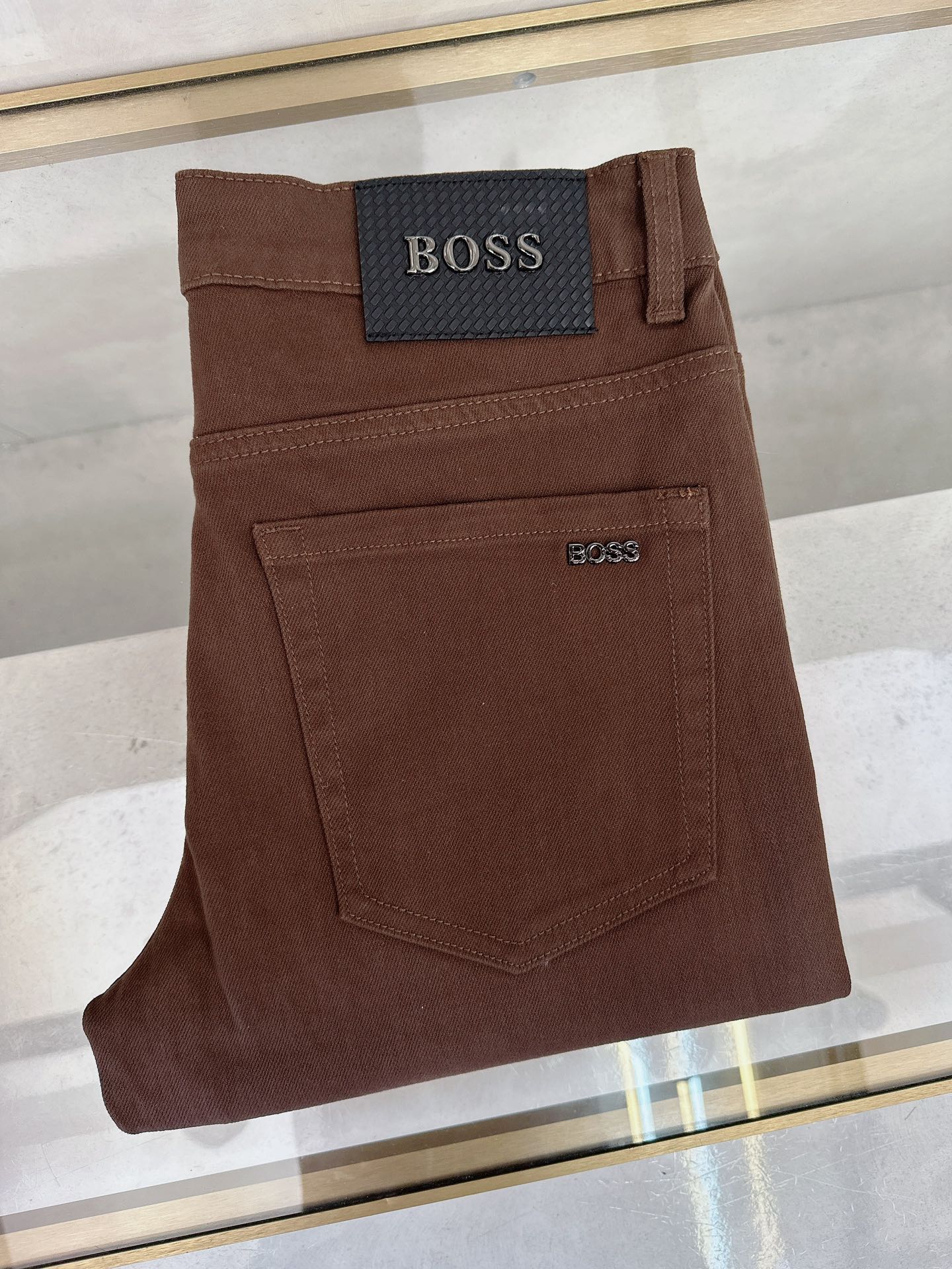 NO:530155,Boss 2025 autumn and winter new styles are available simultaneously on the official website, 2025 autumn and winter new men's casual jeans, original single quality, customized original denim fabric, logo pattern design, body original hardware and accessories decoration, three-dimensional and clear, c super trendy personality, fashionable and stylish upper body!  Trendy men's must-have items, 28-38, jeans, alexander wang19860909Boss 2025秋冬新款官网同步发售,2025秋冬新品男士休闲牛仔裤,原单品质,定制原版牛仔面料,logo图案设计,身原版五金辅料装饰,立体清晰,c超级潮流个性,上身时尚有型！潮男必备单品 码数28-38,,jeans,alexander wang,Men's clothing