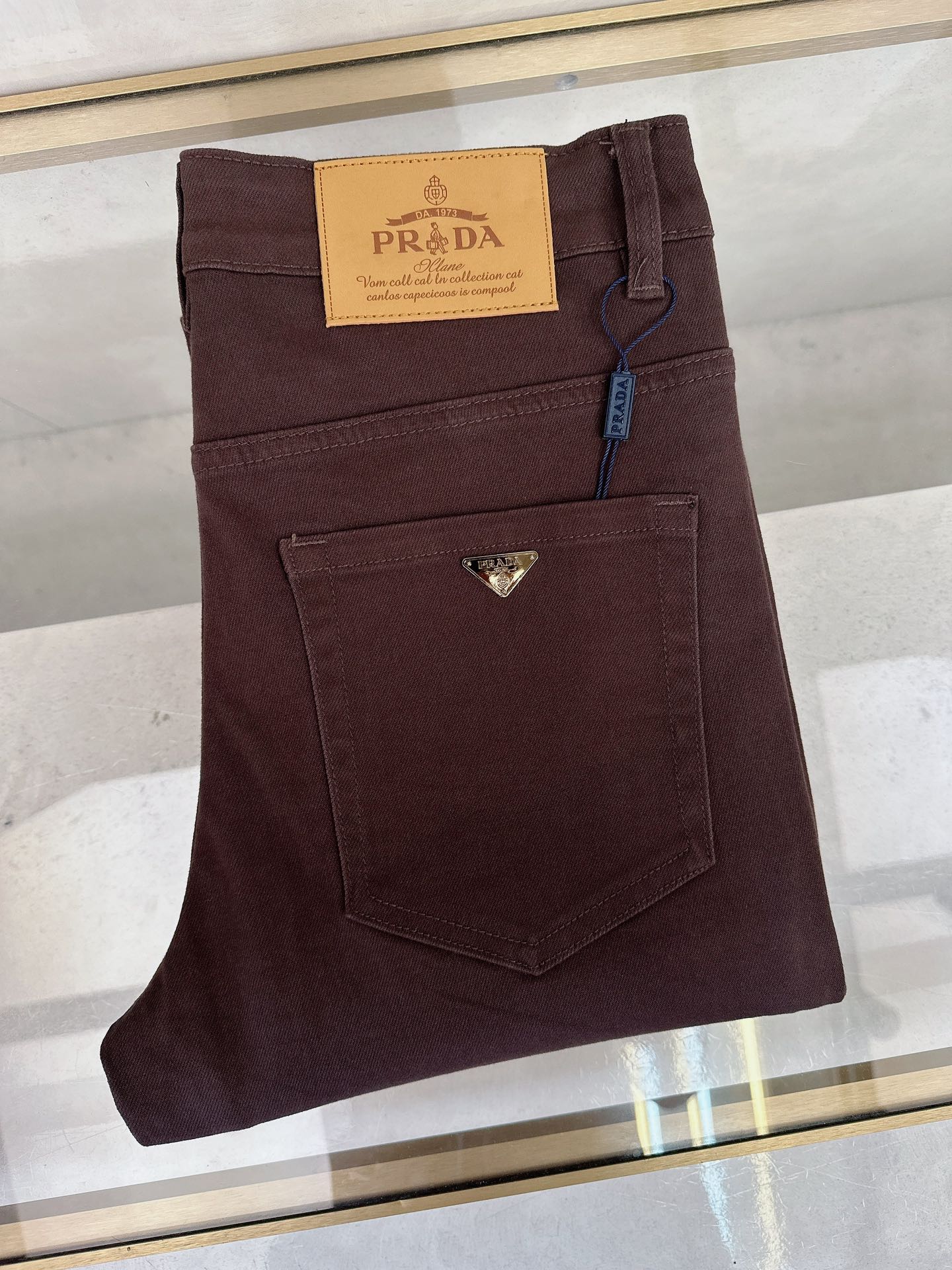 NO:530157,Prada 2025 autumn and winter new styles are available simultaneously on the official website, 2025 autumn and winter new men's casual jeans, original single quality, customized original denim fabric, logo pattern design, body original hardware and accessories decoration, three-dimensional and clear, c super trendy personality, fashionable and stylish upper body!  Trendy men's must-have items, number 28-38, prada, jeans, alexander wang19860909普拉达 2025秋冬新款官网同步发售,2025秋冬新品男士休闲牛仔裤,原单品质,定制原版牛仔面料,logo图案设计,身原版五金辅料装饰,立体清晰,c超级潮流个性,上身时尚有型！潮男必备单品 码数28-38,,prada,jeans,alexander wang,Men's clothing