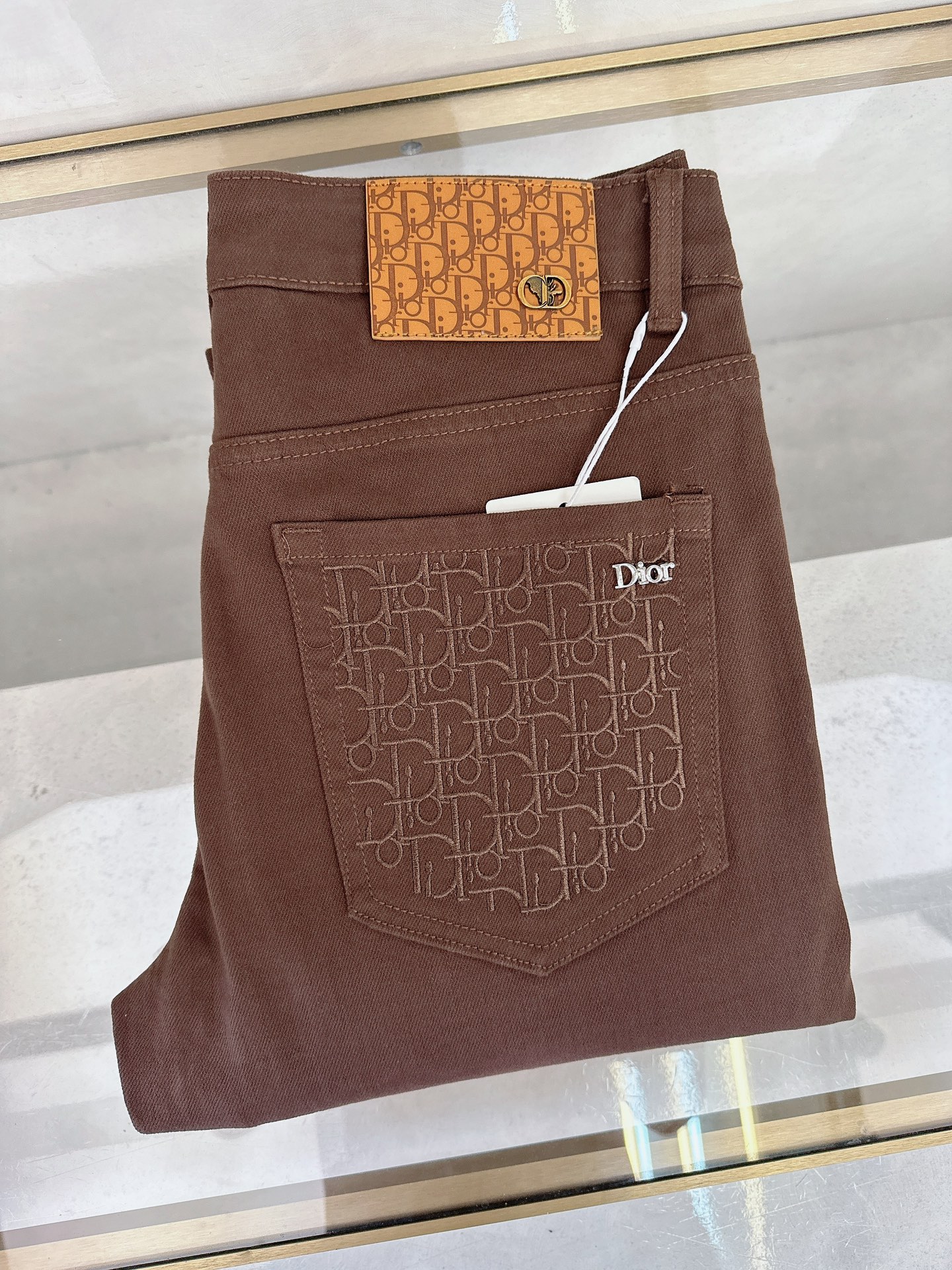 NO:530161,Dior 2025 autumn and winter new styles are available simultaneously on the official website, 2025 autumn and winter new men's casual jeans, original single quality, customized original denim fabric, logo pattern design, body original hardware and accessories decoration, three-dimensional and clear, c super trendy personality, fashionable and stylish upper body!  Trendy men's must-have items 28-38, Dior, Jeans, Alexander wang19860909迪奥 2025秋冬新款官网同步发售,2025秋冬新品男士休闲牛仔裤,原单品质,定制原版牛仔面料,logo图案设计,身原版五金辅料装饰,立体清晰,c超级潮流个性,上身时尚有型！潮男必备单品 码数28-38,,dior,jeans,alexander wang,Men's clothing