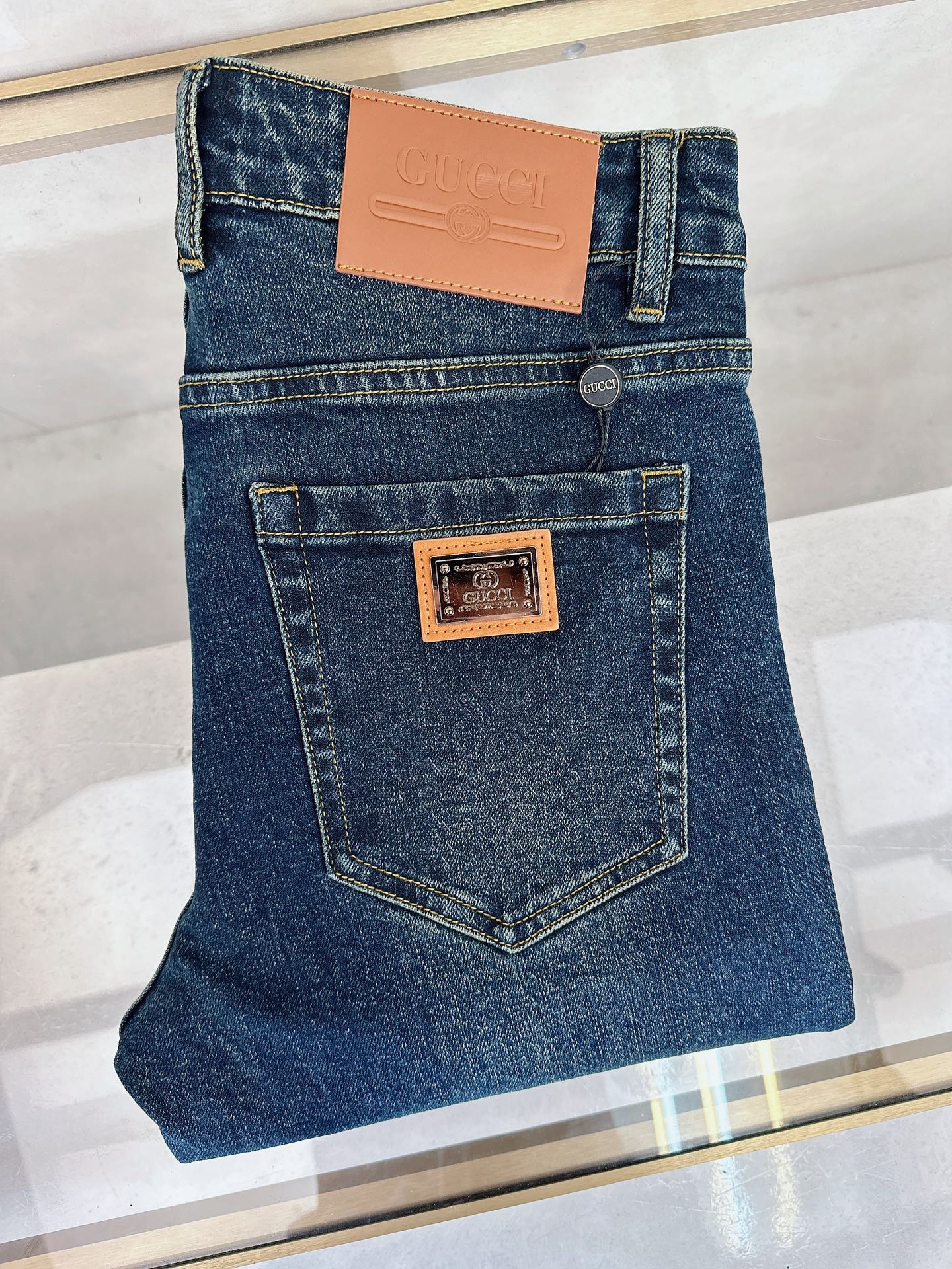 NO:530172,Guqi 2025 autumn and winter new styles are available simultaneously on the official website, 2025 autumn and winter new men's casual jeans, original single quality, customized original denim fabric, logo pattern design, body original hardware and accessories decoration, three-dimensional and clear, c super trendy personality, fashionable and stylish upper body!  Trendy men's must-have items, 28-38, jeans, alexander wang19860909古奇 2025秋冬新款官网同步发售,2025秋冬新品男士休闲牛仔裤,原单品质,定制原版牛仔面料,logo图案设计,身原版五金辅料装饰,立体清晰,c超级潮流个性,上身时尚有型！潮男必备单品 码数28-38,,jeans,alexander wang,Men's clothing