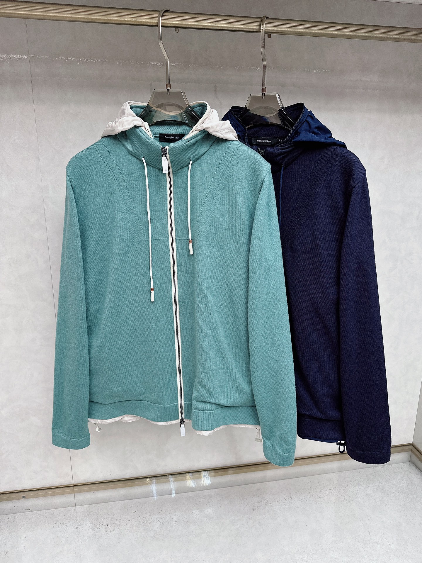 NO:516820,The official website of Zenia is released simultaneously! All accessories are customized for original products, and the trading company's genuine products are ordered. High-end custom imported fabrics are extracted from natural plant fibers. They are thinner than ordinary cotton fabrics. They feel soft and comfortable to wear. They are not easy to irritate the skin. The fabric is hygroscopic and breathable. Size: s-xl, zegna, alexander wang19860909杰尼亚.官网同步发售！辅料全部原版定制出品,贸易公司真品订单.高级定制进口面料,以天然植物纖維提炼出来,比一般棉织物轻薄 手感柔软,穿着舒适 完全不易有刺激皮肤 面料吸湿性、透气性良好 尺码: s-xl,,zegna,alexander wang,Men's clothing