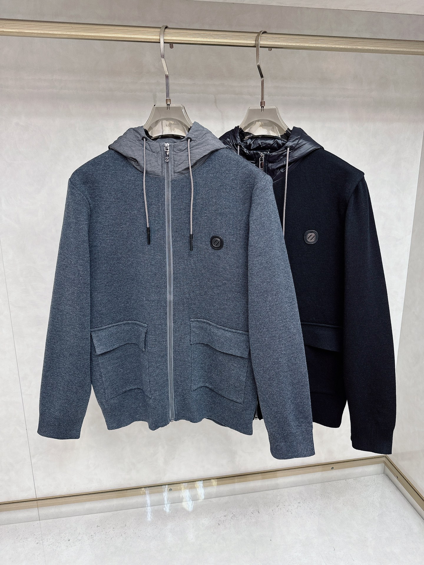 NO:516823,The official website of Zenia is released simultaneously! All accessories are customized for original products, and the trading company's genuine product orders. High-end custom imported fabrics are extracted from natural plant fibers. They are thinner than ordinary cotton fabrics. They feel soft and comfortable to wear. They are not easy to irritate the skin. The fabric is hygroscopic and breathable. Size: 48-56,,zegna,alexander wang19860909杰尼亚.官网同步发售！辅料全部原版定制出品,贸易公司真品订单.高级定制进口面料,以天然植物纖維提炼出来,比一般棉织物轻薄 手感柔软,穿着舒适 完全不易有刺激皮肤 面料吸湿性、透气性良好 尺码: 48-56,,zegna,alexander wang,Men's clothing