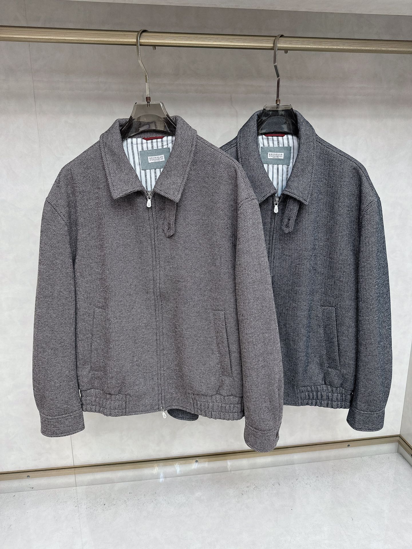 NO:516816,BC official website is released simultaneously! All accessories are customized for original products, and the trading company's genuine product orders. High-end custom imported fabrics are extracted from natural plant fibers. They are thinner than ordinary cotton fabrics. They feel soft and comfortable to wear. They are not easy to irritate the skin. The fabric is hygroscopic and breathable. Size: 48-56,,alexander wang19860909BC 官网同步发售！辅料全部原版定制出品,贸易公司真品订单.高级定制进口面料,以天然植物纖維提炼出来,比一般棉织物轻薄 手感柔软,穿着舒适 完全不易有刺激皮肤 面料吸湿性、透气性良好 尺码: 48-56,,alexander wang,Men's clothing