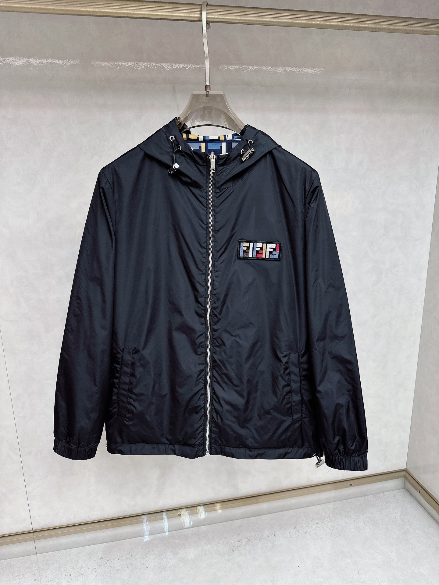 NO:519068,FENDI exclusively offers new original single men's casual jacket, breathable and comfortable, high-end customization, high-end version, fashionable and versatile imported fabric, super soft and delicate, skin-friendly and comfortable to wear, high-end boutique, OEM, fine-made, very good for the upper body, men's essential items, complete three standards, M-3XL,,fendi,fendi, jackets & coats,alexander wang19860909FENDI芬迪独家专供新款原单男士休闲夹克 透气舒适 高端定制 高版本 时尚百搭爆款进口面料 手感超柔软细腻 穿着亲肤舒适 高端精品 代工厂精细做上身非常赞 男士必备单品 三标齐全 码数M-3XL,,fendi,fendi,jackets & coats,alexander wang,Men's clothing