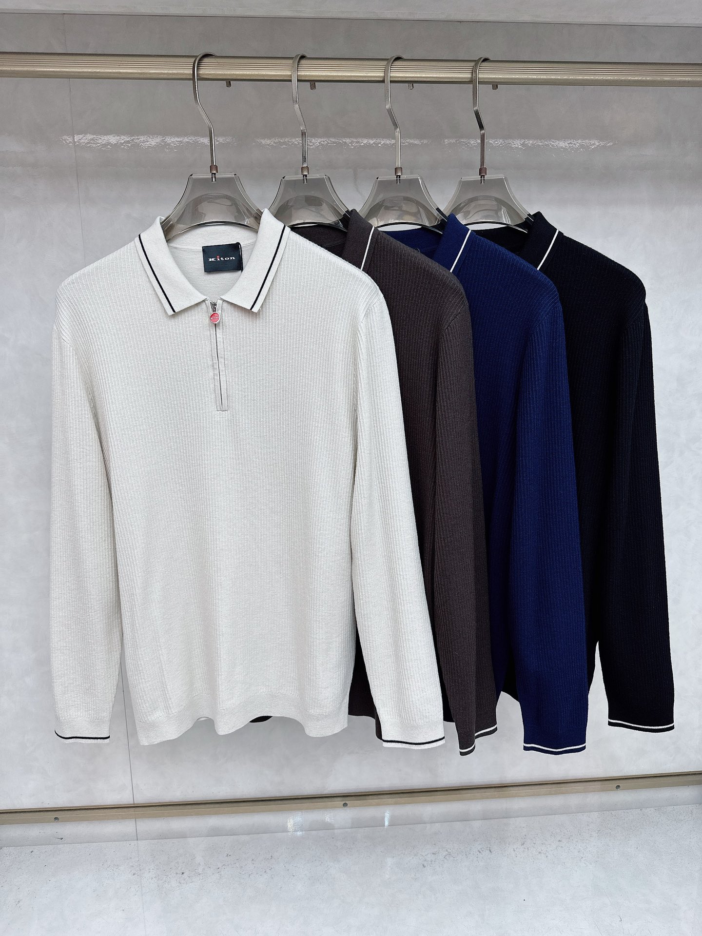 NO:516803,.KITON exclusively offers new original single men's casual long-sleeved sweater, high-end customization, high-end version, fashionable and versatile imported fabric, super soft and delicate, skin-friendly and comfortable to wear, high-end boutique, OEM, fine-made top body, very good, men's essential items, three standards, 48-56,,sweaters,alexander wang19860909.KITON独家专供新款原单男士休闲长袖毛衣 高端定制 高版本 时尚百搭爆款进口面料 手感超柔软细腻 穿着亲肤舒适 高端精品 代工厂精细做上身非常赞 男士必备单品 三标齐全 码数48-56,,sweaters,alexander wang,Men's clothing