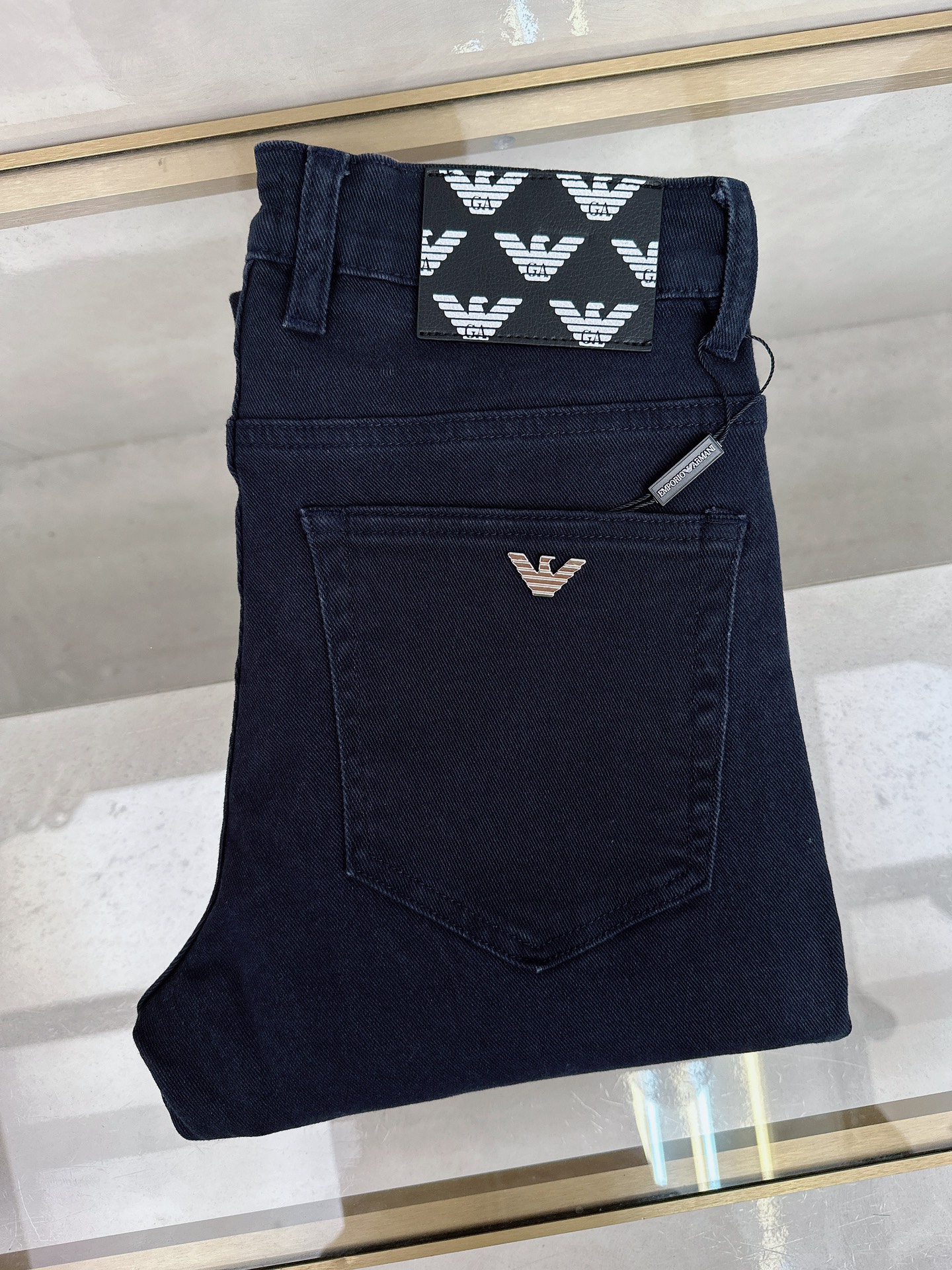 NO:516790,Armani 2025 autumn and winter new styles are available simultaneously on the official website, 2025 autumn and winter new men's casual jeans, original single quality, customized original denim fabric, logo pattern design, body original hardware and auxiliary decoration, three-dimensional and clear, c super trendy personality, fashionable and stylish upper body!  Trendy men's must-have items, 29-40, Armani, jeans, alexander wang19860909阿玛尼 2025秋冬新款官网同步发售,2025秋冬新品男士休闲牛仔裤,原单品质,定制原版牛仔面料,logo图案设计,身原版五金辅料装饰,立体清晰,c超级潮流个性,上身时尚有型！潮男必备单品 码数29-40,,armani,jeans,alexander wang,Men's clothing