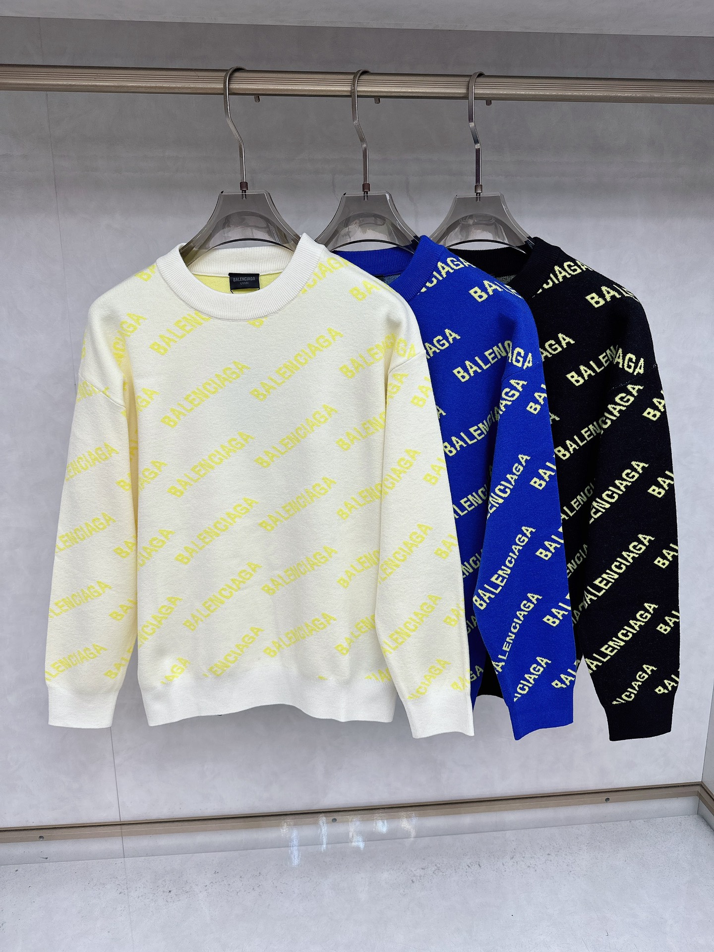NO:529407,Balenciaga 2025 sweater jacket 2025 autumn and winter latest series, top-notch, full quality!  Thickened style, the most popular old money style nowadays, a must-have item for bosses!  The boss who knows the goods quickly starts, fabric wool size M~3Xl AAA4, balenciaga, jackets & coats, sweaters, alexander wang19860909巴黎世家2025毛衣外套 2025秋冬最新系列,顶级,全品相！加厚款,时下最流行的老钱风,老板必备单品！懂货的老板赶紧下手, 面料羊毛 尺码M~3Xl AAA4,,balenciaga,jackets & coats,sweaters,alexander wang,Men's clothing