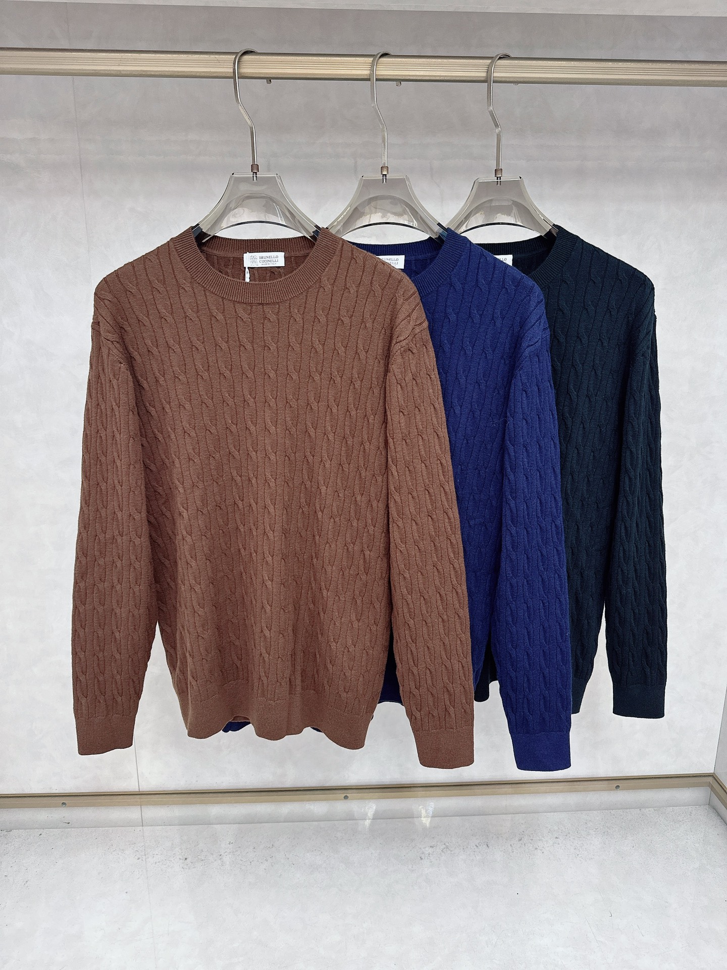 NO:528074,BC-Brunello Cucineli exclusively for new original single men's casual sweater, high-end customization, high-end version, fashionable and versatile imported fabric, super soft and delicate, skin-friendly and comfortable to wear, high-end boutique, OEM, fine-made, very good for the upper body, men's essential items, three standards, 48-56,,brunello cucinelli,sweaters,alexander wang19860909BC-Brunello Cucineli 布鲁内洛 库奇內利独家专供新款原单男士休闲毛衣 高端定制 高版本 时尚百搭爆款进口面料 手感超柔软细腻 穿着亲肤舒适 高端精品 代工厂精细做上身非常赞 男士必备单品 三标齐全 码数48-56,,brunello cucinelli,sweaters,alexander wang,Men's clothing