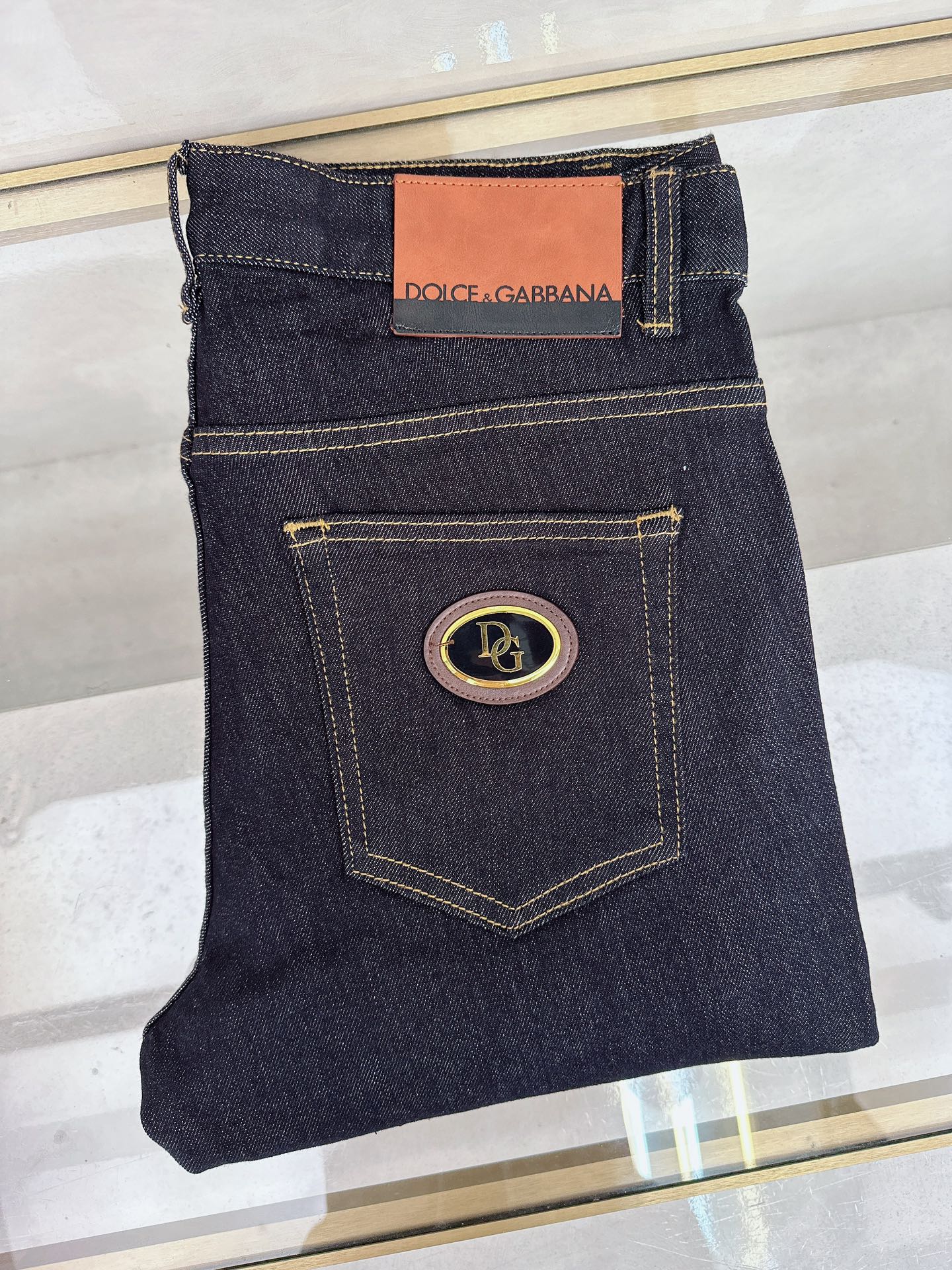 NO:527046,DG 2025 autumn and winter new models are available in stock, original single hot jeans are super customized, original hardware, super heavy industry technology, excellent version, impeccable details!  The style is not picky, it is very high-end, and the good products are not waiting for everyone. If you like it, hurry up and start, size 29-38, jeans, alexander wang19860909DG 2025秋冬新款现货上市,原单爆款牛仔裤超级定制款,原版五金,超级重工工艺,版型超赞细节做工无可挑剔！款式不挑人,特别高档,好货不等人,看中赶紧下手,尺码29-38,,jeans,alexander wang,Men's clothing