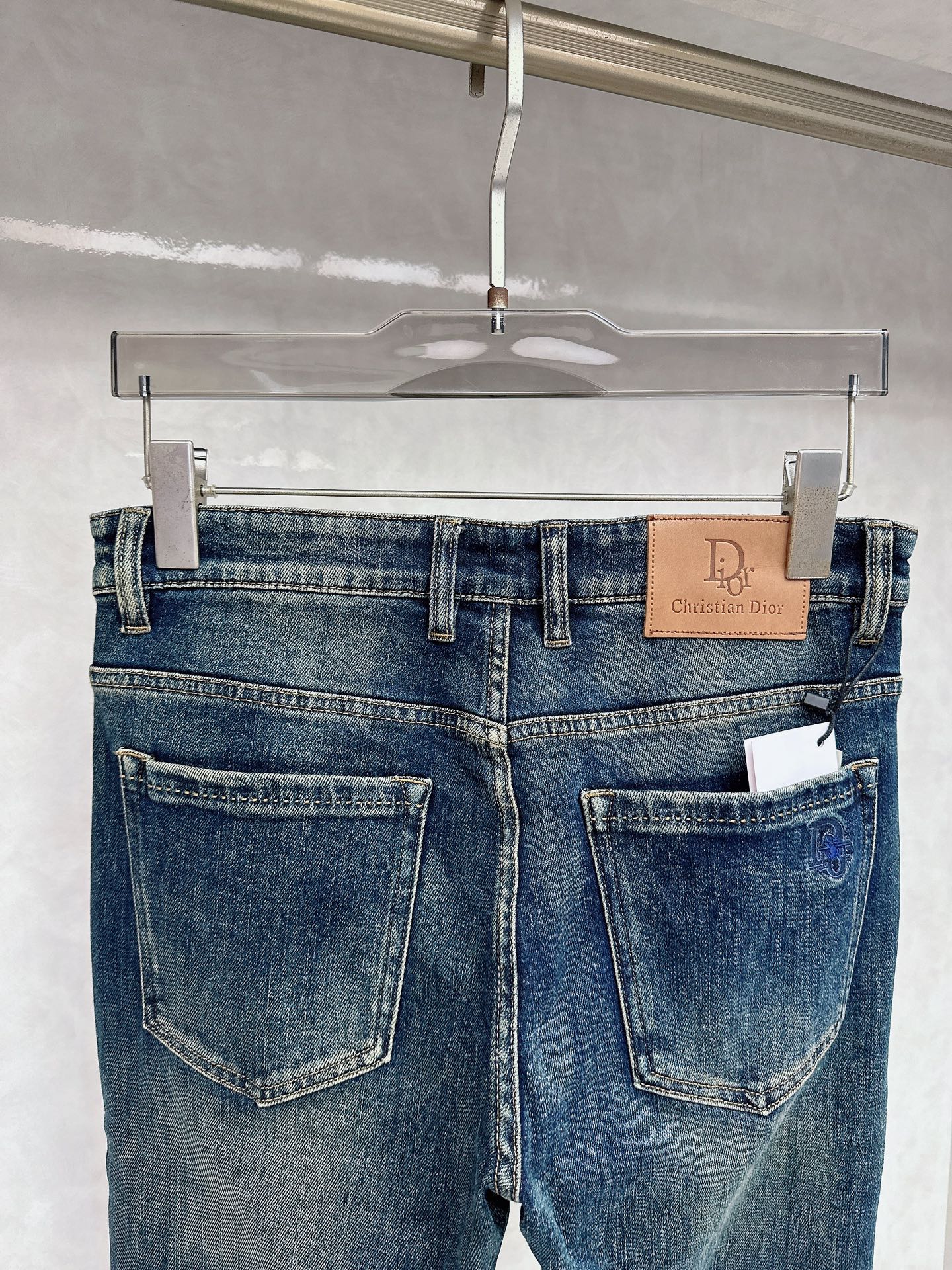 迪奥 2025秋冬🔥🔥新款现货上市，原单爆款牛仔裤👖超级定制款，原版五金，超级重工工艺，版型超赞👍细节做