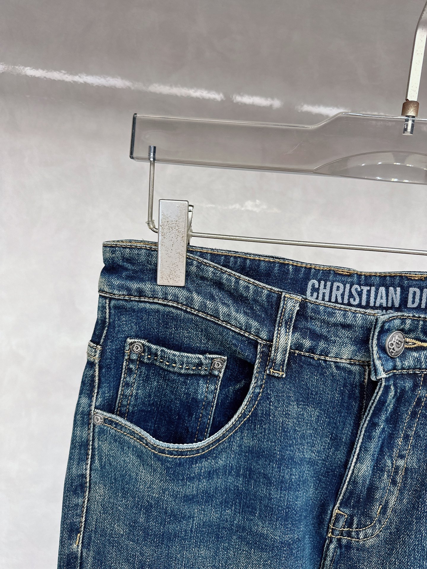 迪奥 2025秋冬🔥🔥新款现货上市，原单爆款牛仔裤👖超级定制款，原版五金，超级重工工艺，版型超赞👍细节做