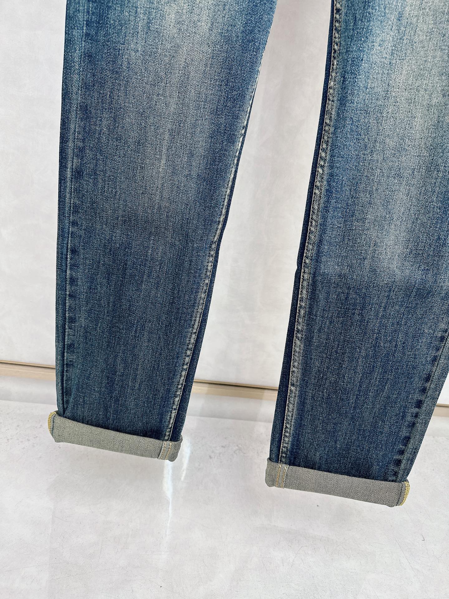 迪奥 2025秋冬🔥🔥新款现货上市，原单爆款牛仔裤👖超级定制款，原版五金，超级重工工艺，版型超赞👍细节做