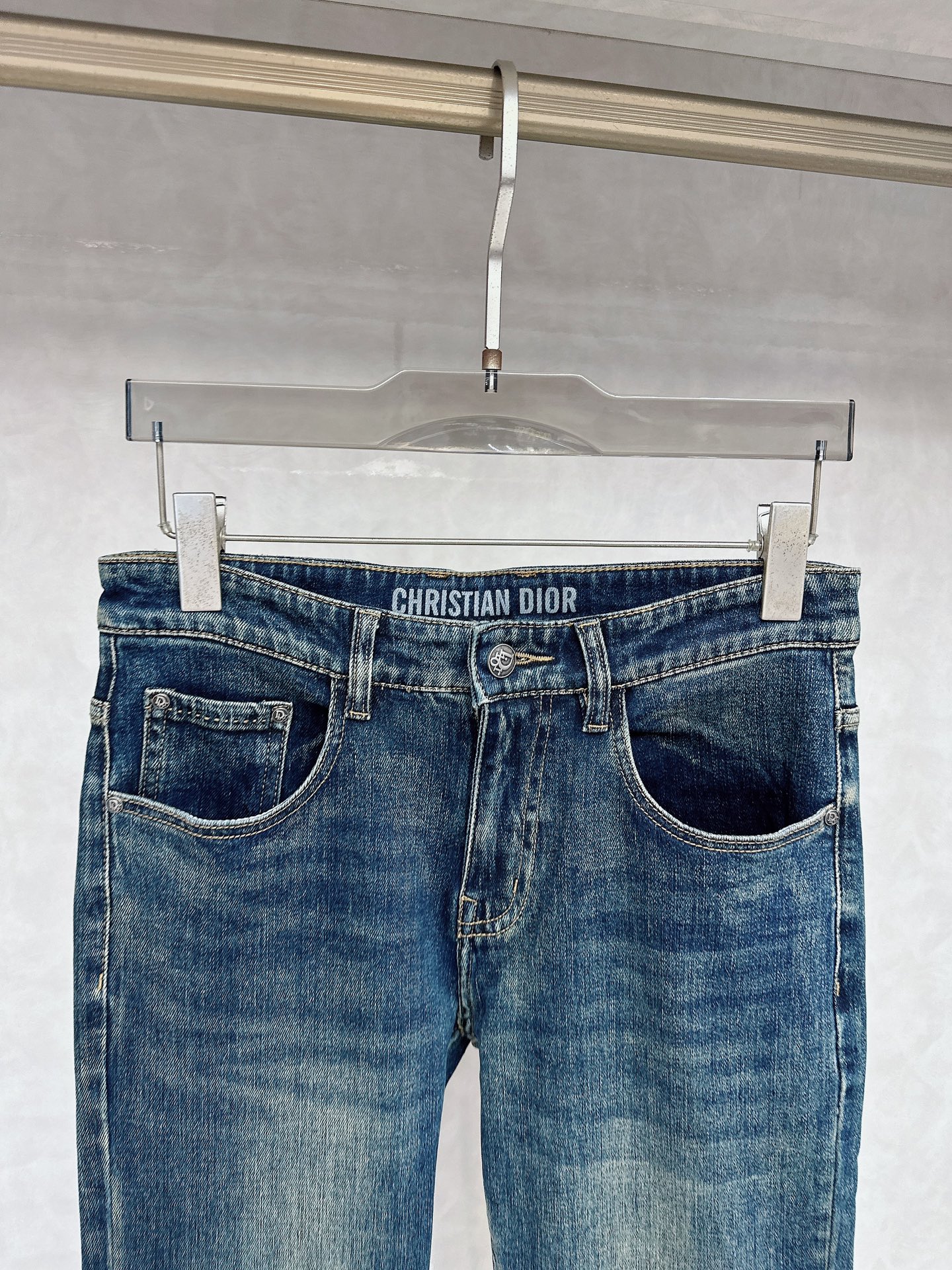 迪奥 2025秋冬🔥🔥新款现货上市，原单爆款牛仔裤👖超级定制款，原版五金，超级重工工艺，版型超赞👍细节做