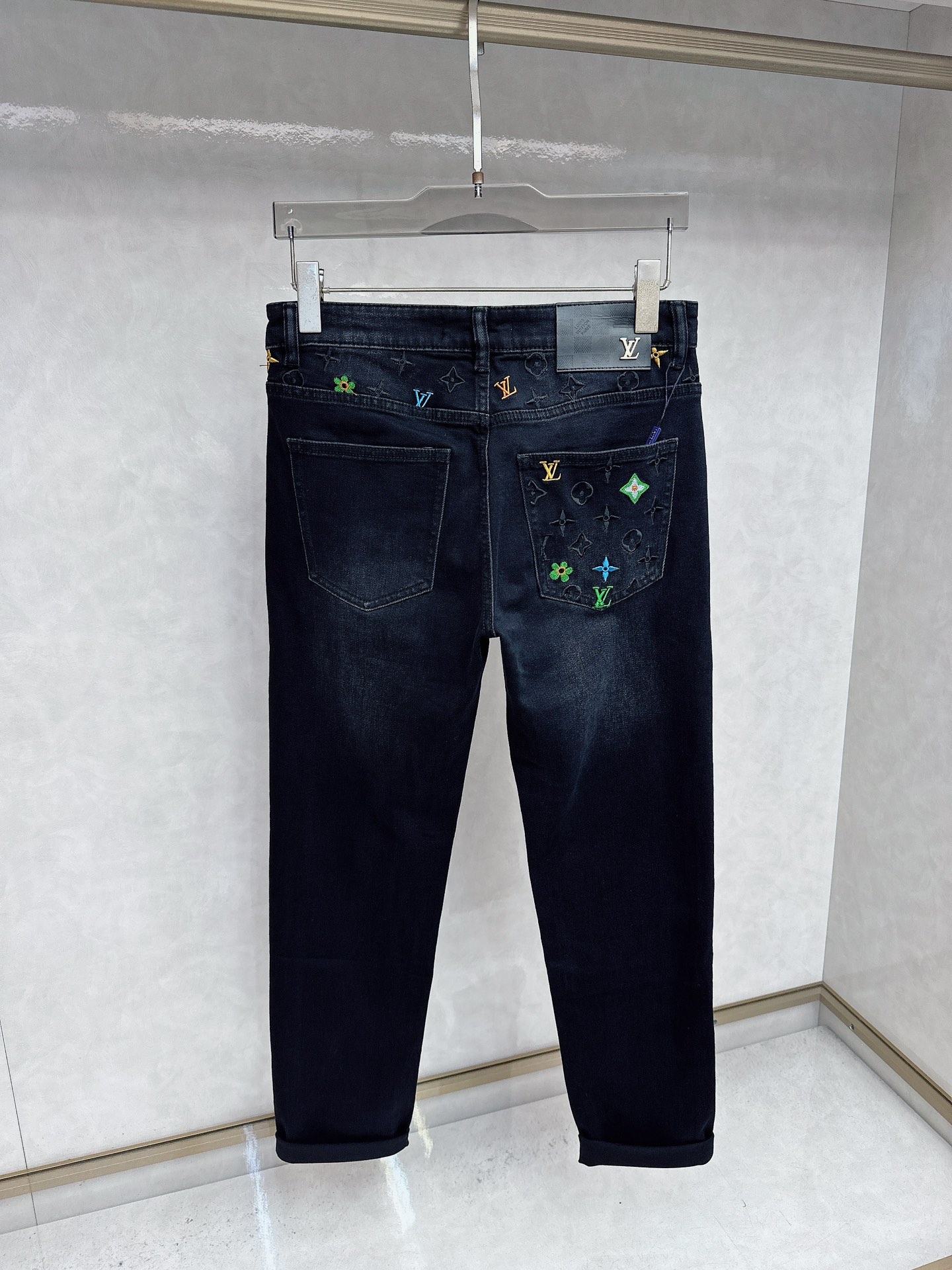 LV 2025秋冬🔥🔥新款现货上市，原单爆款牛仔裤👖超级定制款，原版五金，超级重工工艺，版型超赞👍细节做