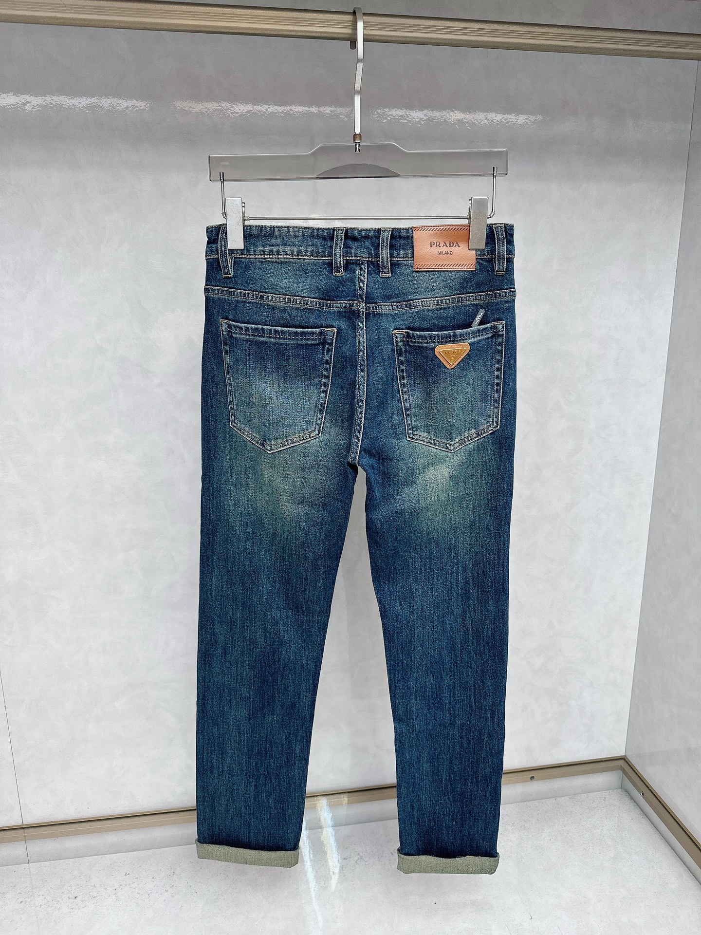 普拉达 2025秋冬🔥🔥新款现货上市，原单爆款牛仔裤👖超级定制款，原版五金，超级重工工艺，版型超赞👍细节