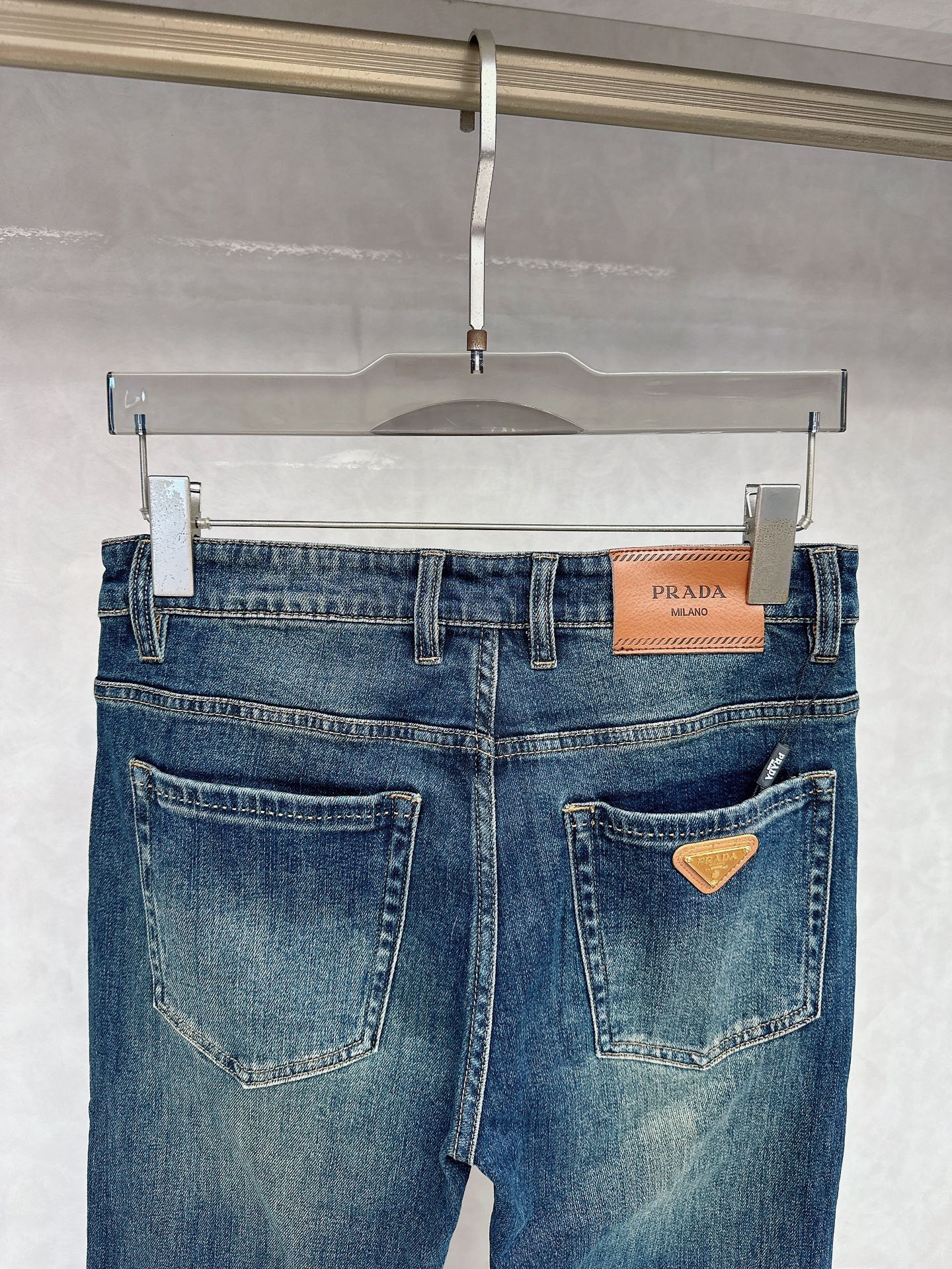 普拉达 2025秋冬🔥🔥新款现货上市，原单爆款牛仔裤👖超级定制款，原版五金，超级重工工艺，版型超赞👍细节