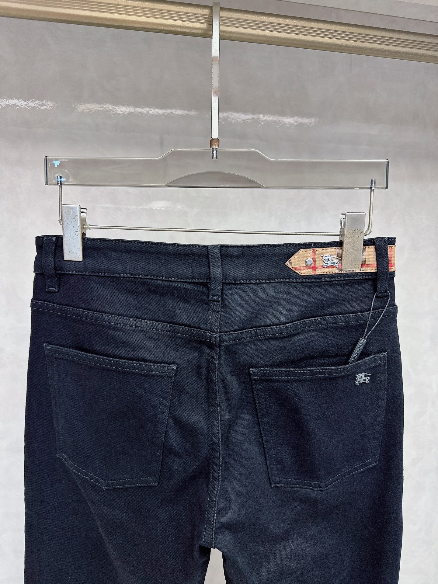 巴宝莉 2025秋冬🔥🔥新款现货上市，原单爆款牛仔裤👖超级定制款，原版五金，超级重工工艺，版型超赞👍细节