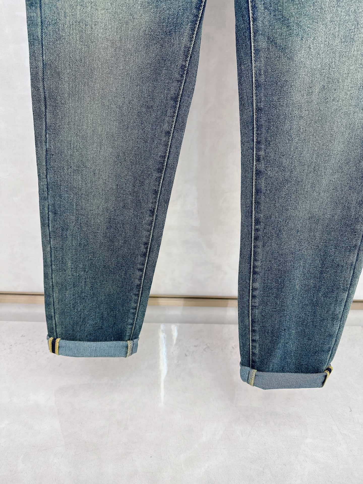 LV 2025秋冬🔥🔥新款现货上市，原单爆款牛仔裤👖超级定制款，原版五金，超级重工工艺，版型超赞👍细节做