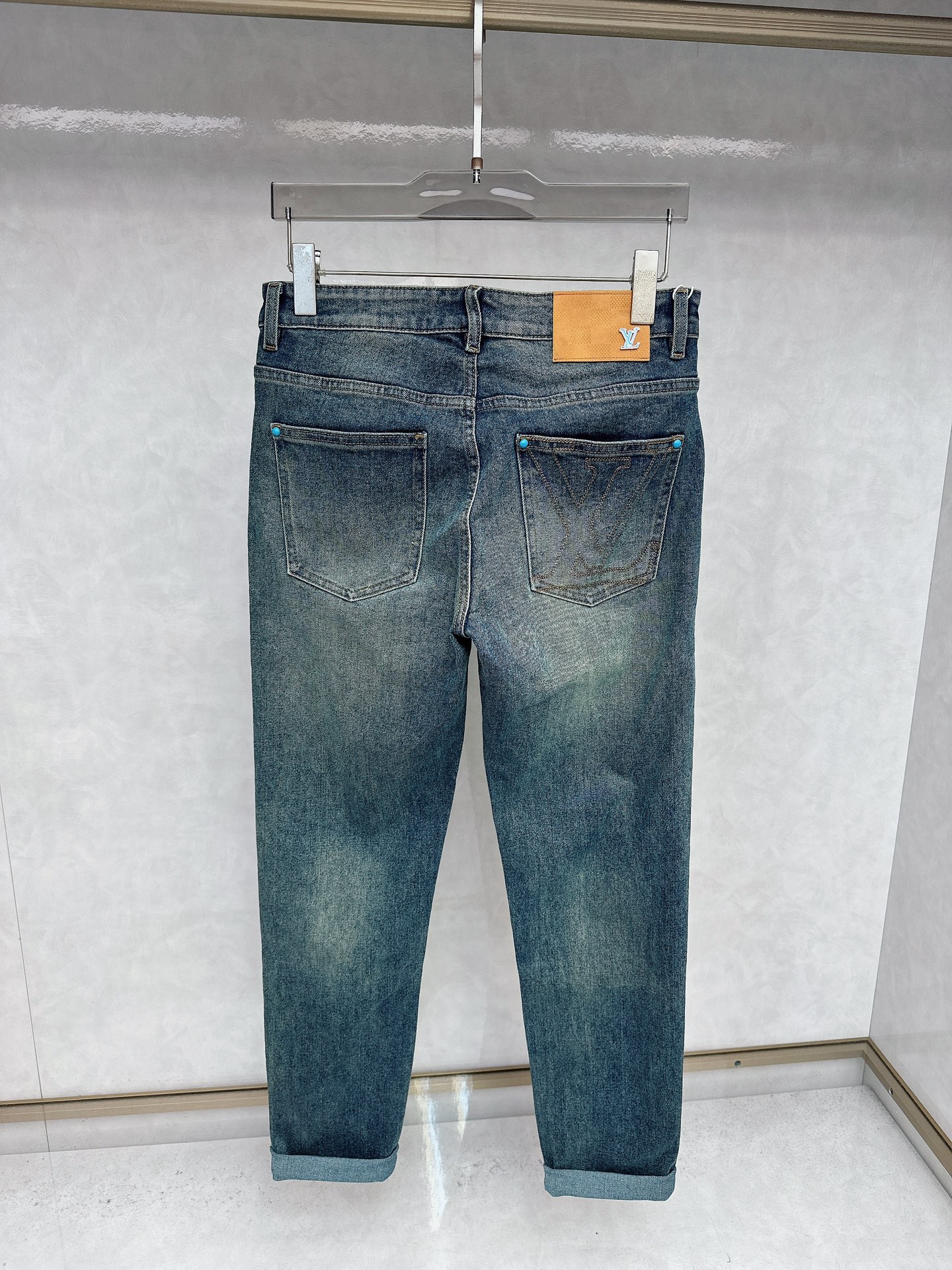 LV 2025秋冬🔥🔥新款现货上市，原单爆款牛仔裤👖超级定制款，原版五金，超级重工工艺，版型超赞👍细节做