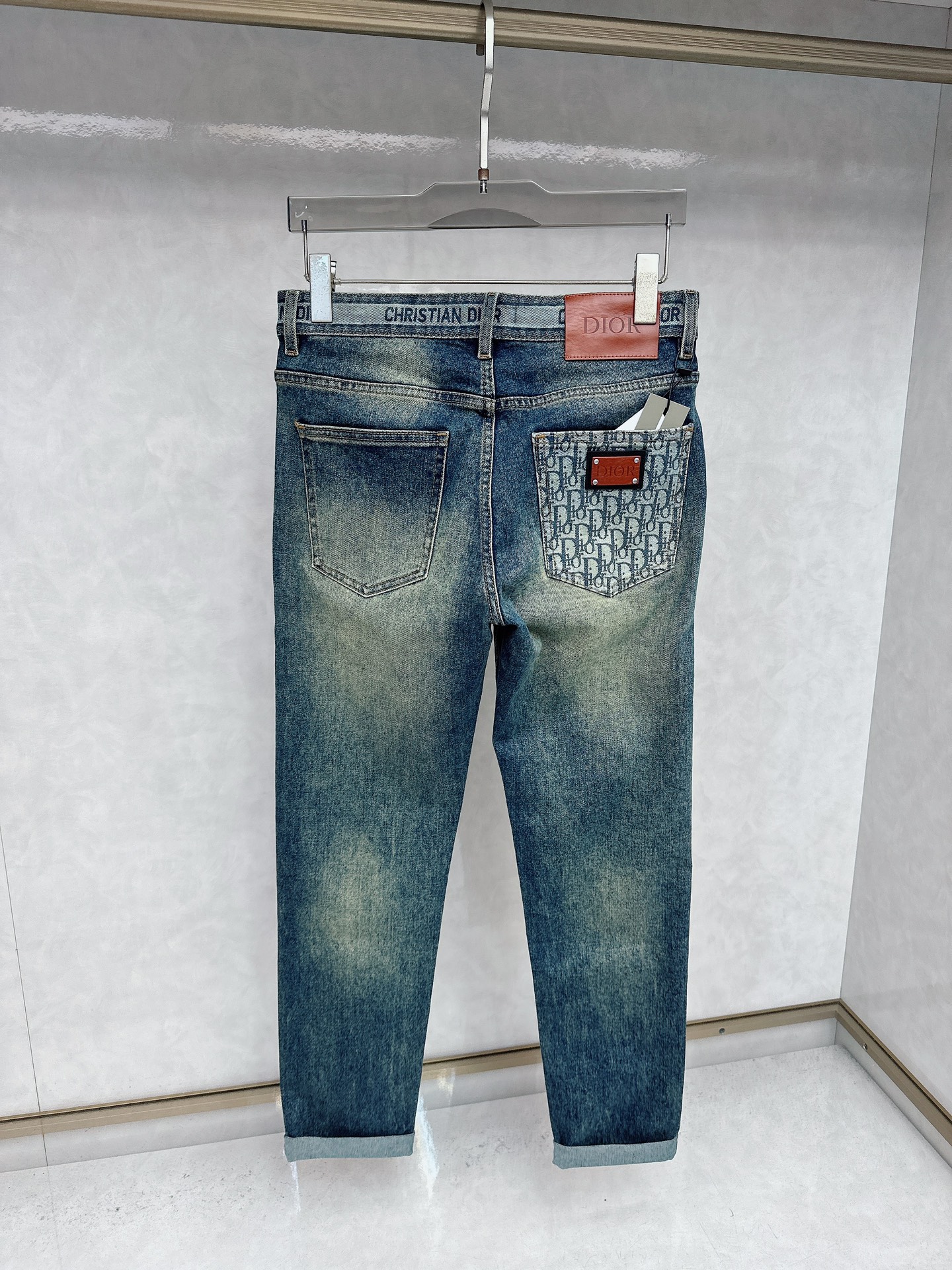 迪奥 2025秋冬🔥🔥新款现货上市，原单爆款牛仔裤👖超级定制款，原版五金，超级重工工艺，版型超赞👍细节做