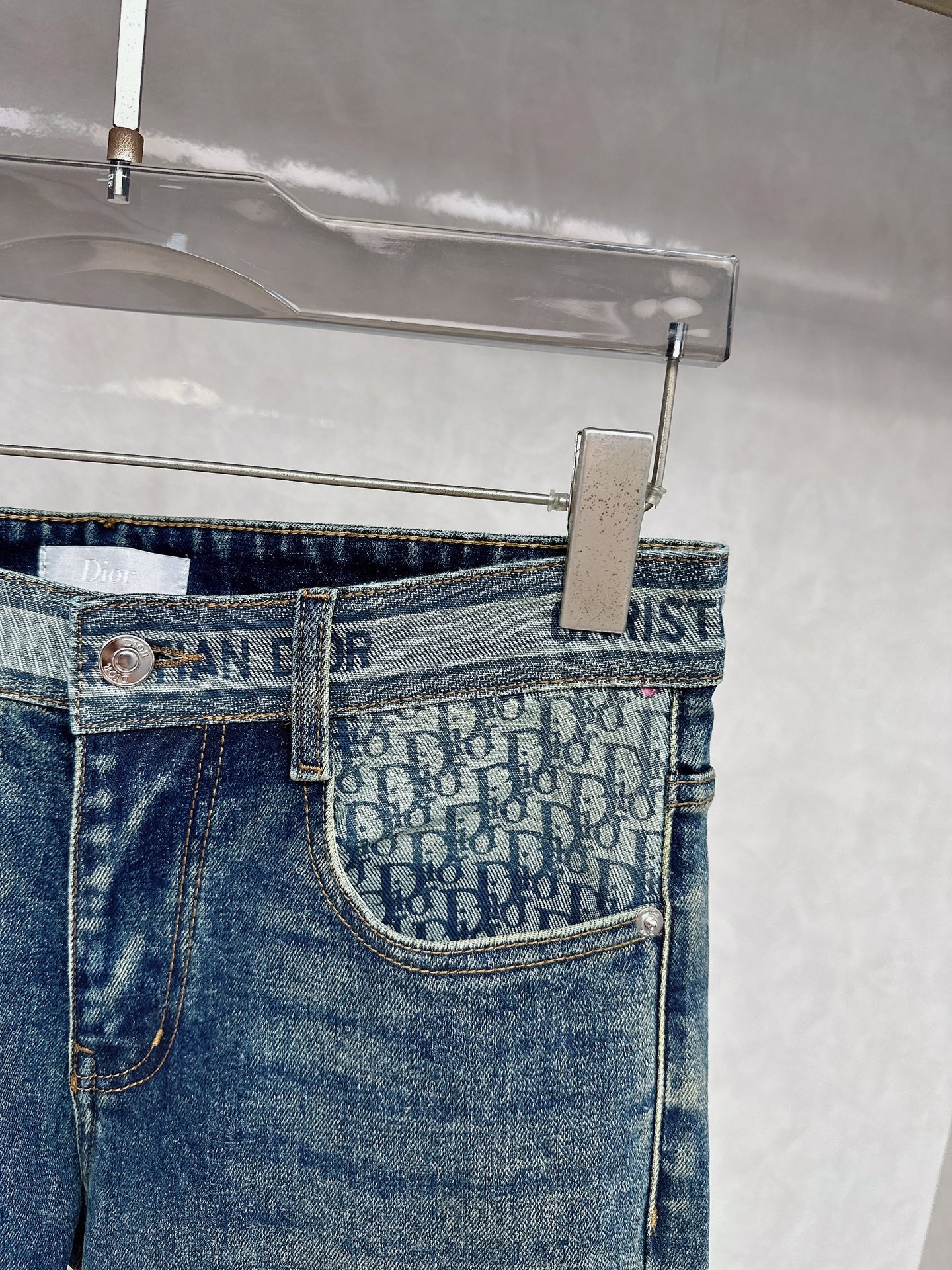 迪奥 2025秋冬🔥🔥新款现货上市，原单爆款牛仔裤👖超级定制款，原版五金，超级重工工艺，版型超赞👍细节做