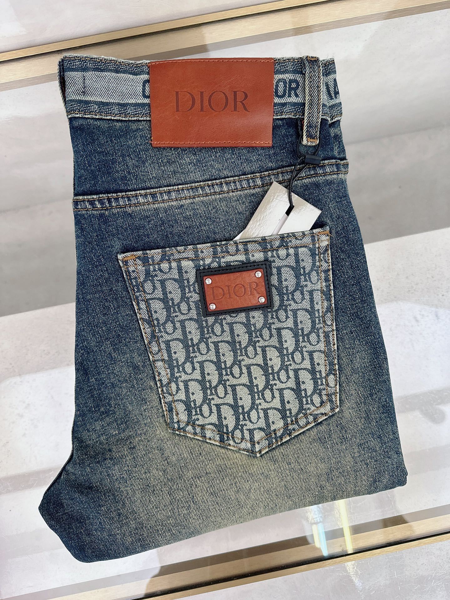 迪奥 2025秋冬🔥🔥新款现货上市，原单爆款牛仔裤👖超级定制款，原版五金，超级重工工艺，版型超赞👍细节做