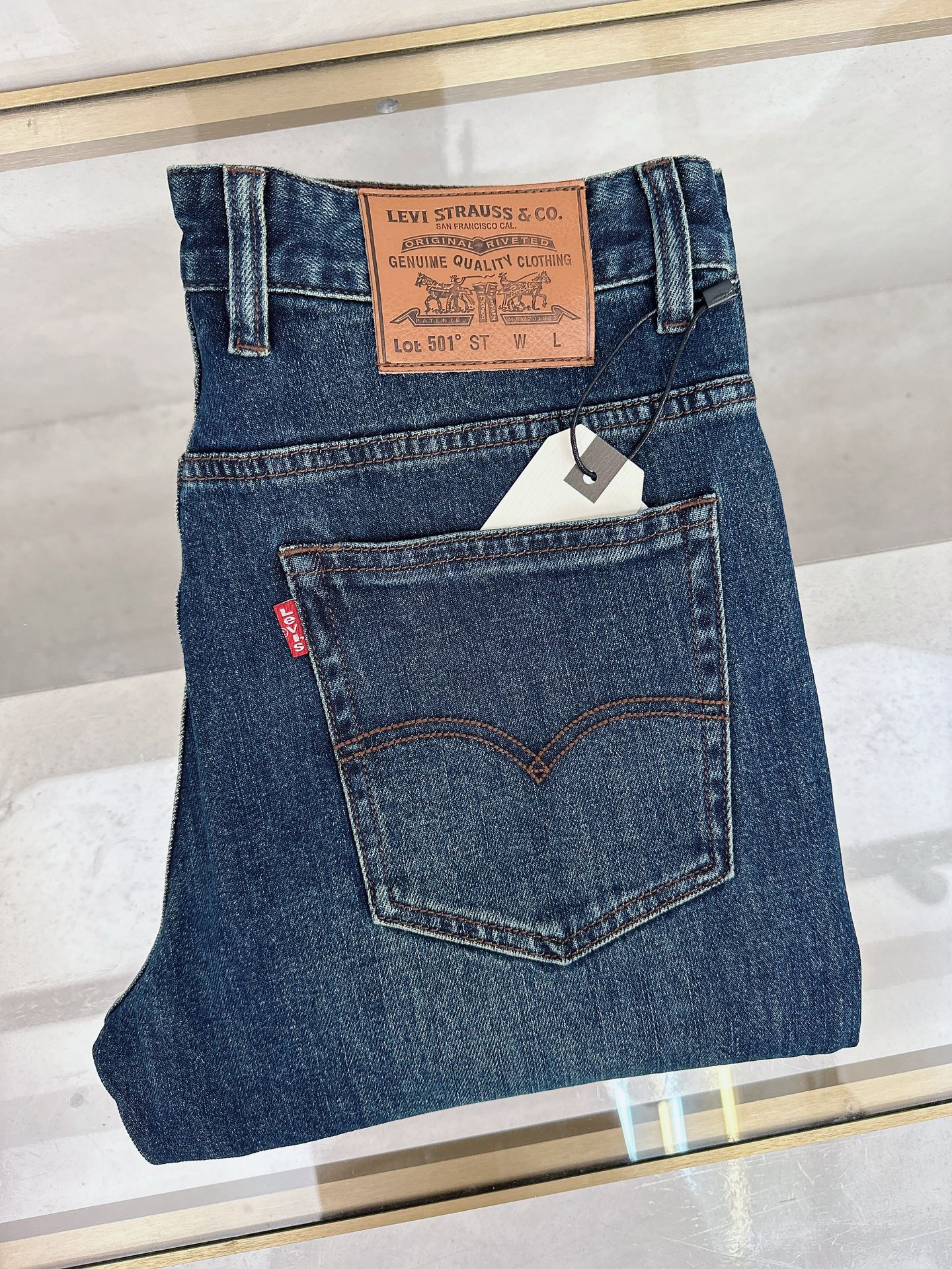 NO:595382,Hermès 2025 autumn and winter new styles are now available, the original hot-selling jeans are super customized, original hardware, super heavy craftsmanship, awesome style, impeccable details and workmanship!  The style is not picky, it is very high-end, good stuff waits for no one, hurry up and get it if you like it, size 29-38 bs, hermes, jeans, alexander wang19860909爱马仕 2025秋冬新款现货上市,原单爆款牛仔裤超级定制款,原版五金,超级重工工艺,版型超赞细节做工无可挑剔！款式不挑人,特别高档,好货不等人,看中赶紧下手,尺码29-38 bs,,hermes,jeans,alexander wang,Men's clothing