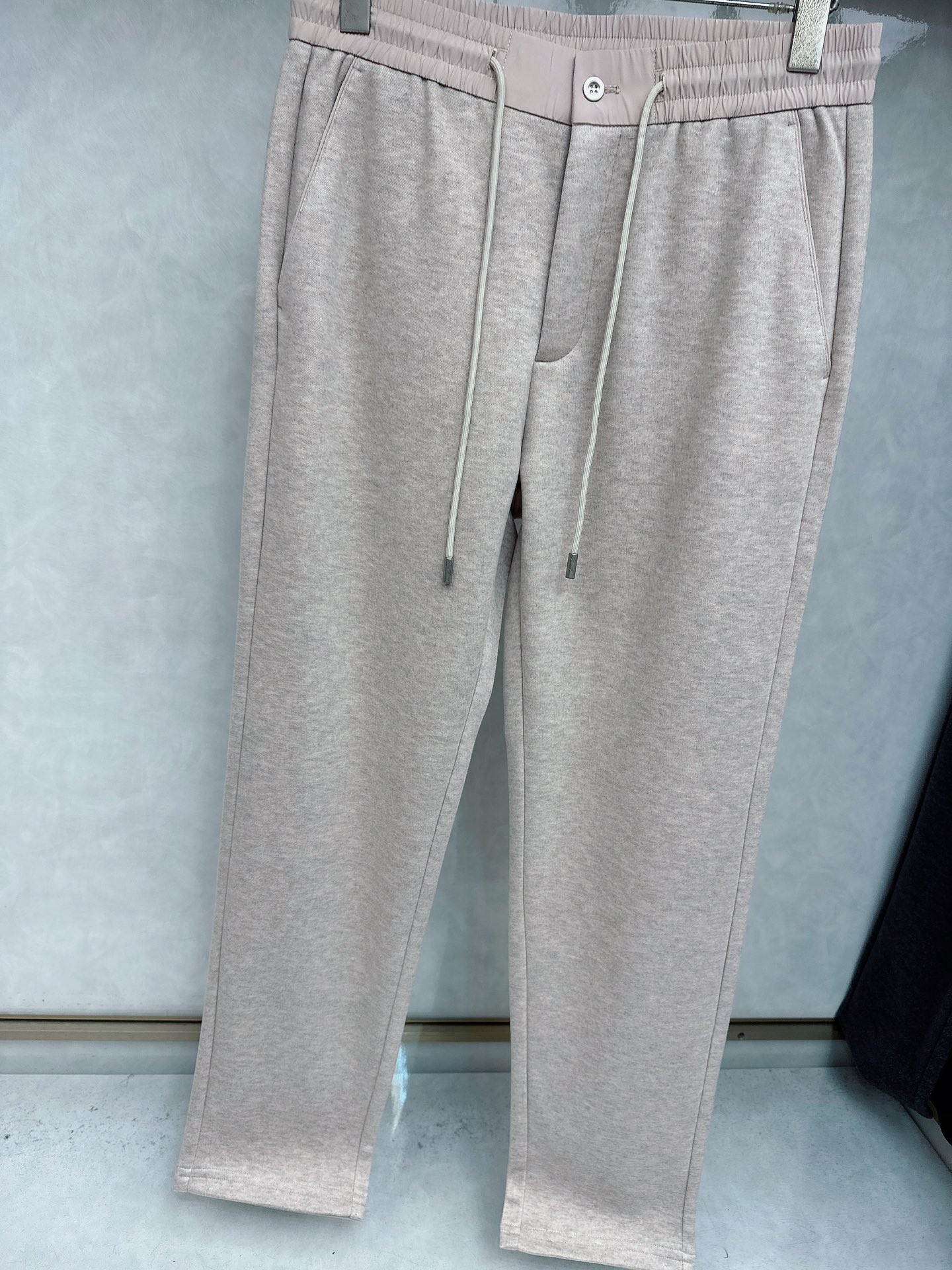 Loro Piana💥独家专供新款 休闲裤 高端版本！定制面料 透气舒适度高，细节无可挑剔，品牌元素设计