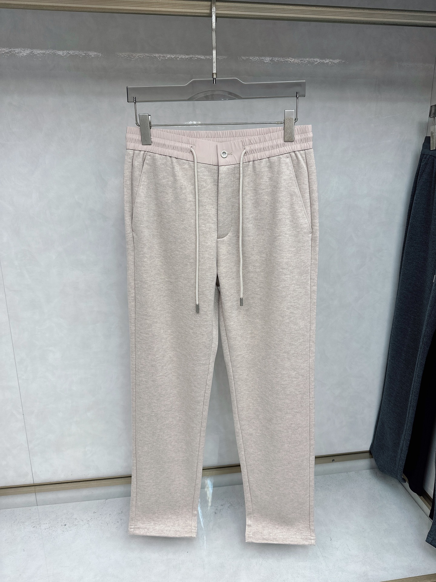 Loro Piana💥独家专供新款 休闲裤 高端版本！定制面料 透气舒适度高，细节无可挑剔，品牌元素设计