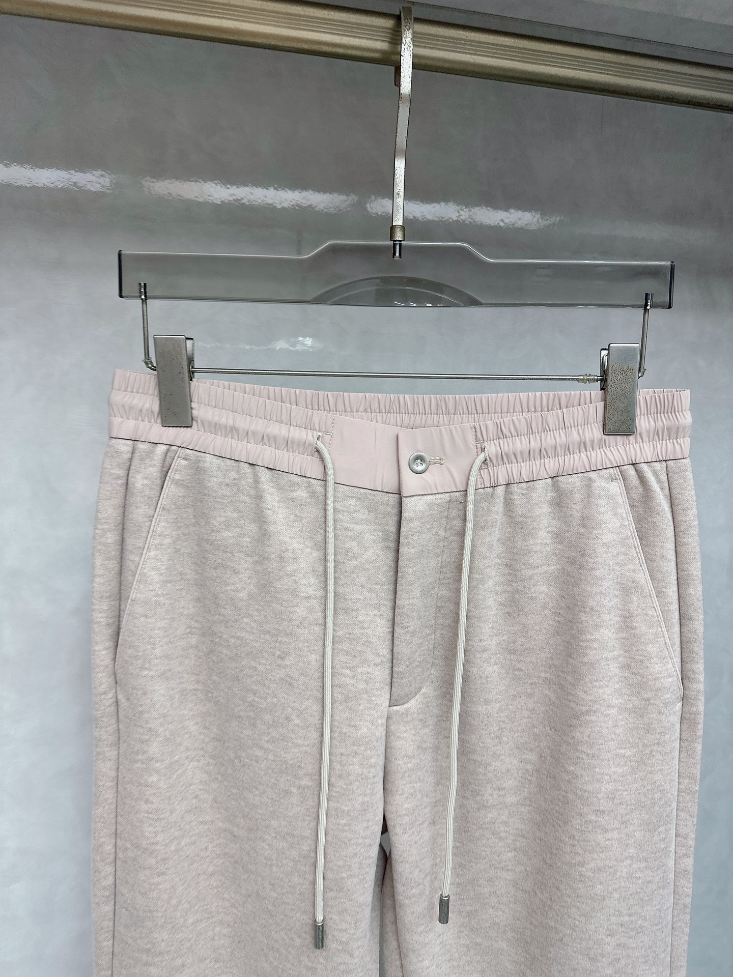 Loro Piana💥独家专供新款 休闲裤 高端版本！定制面料 透气舒适度高，细节无可挑剔，品牌元素设计