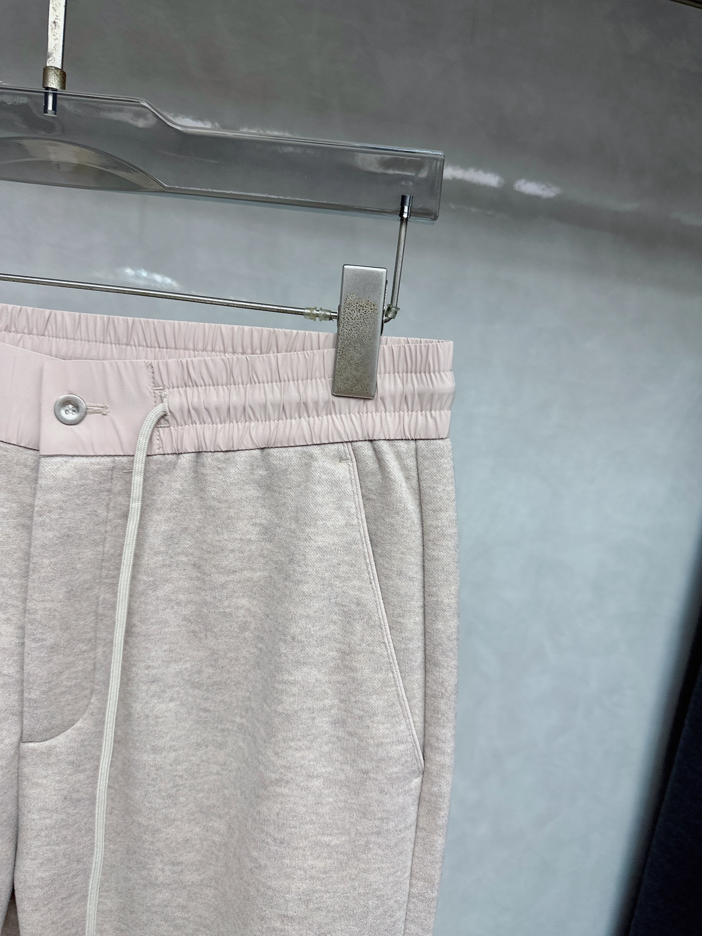 Loro Piana💥独家专供新款 休闲裤 高端版本！定制面料 透气舒适度高，细节无可挑剔，品牌元素设计