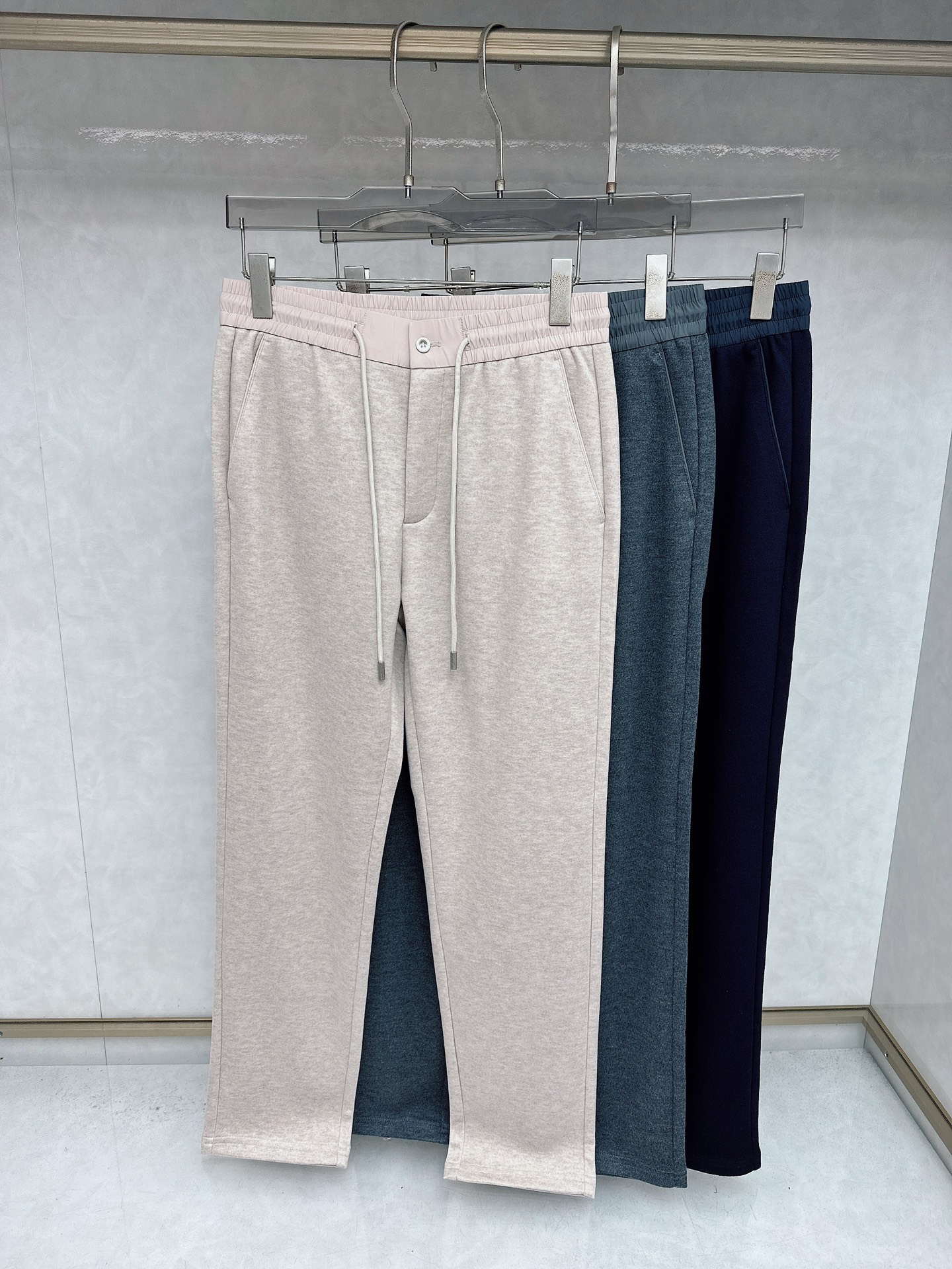 Loro Piana💥独家专供新款 休闲裤 高端版本！定制面料 透气舒适度高，细节无可挑剔，品牌元素设计