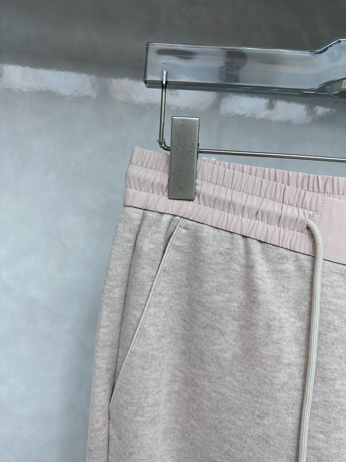 Loro Piana💥独家专供新款 休闲裤 高端版本！定制面料 透气舒适度高，细节无可挑剔，品牌元素设计