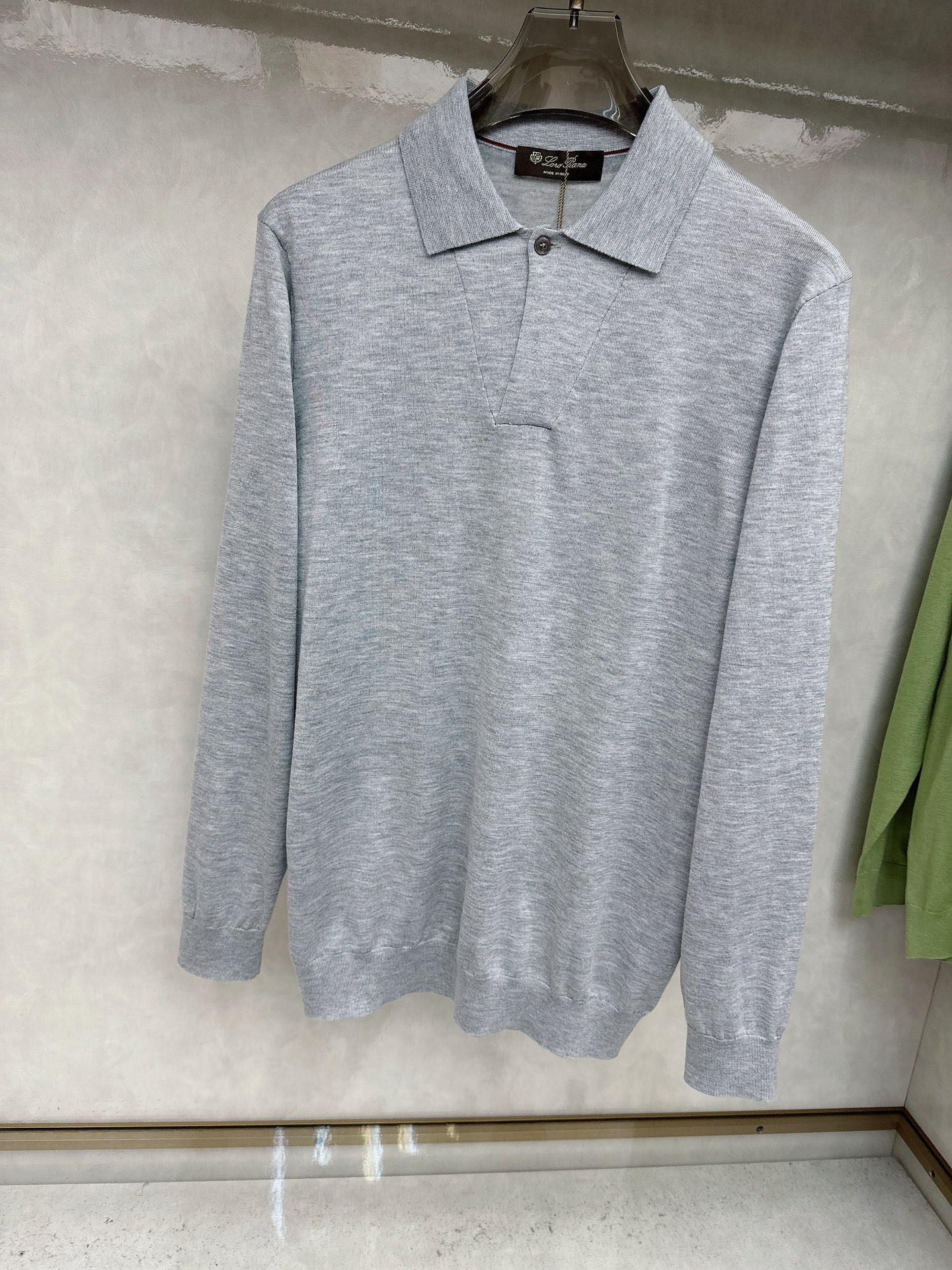 Kiton 2025官网同步发售！辅料全部原版定制出品，贸易公司真品订单。高级定制进口面料，以天然植物纖