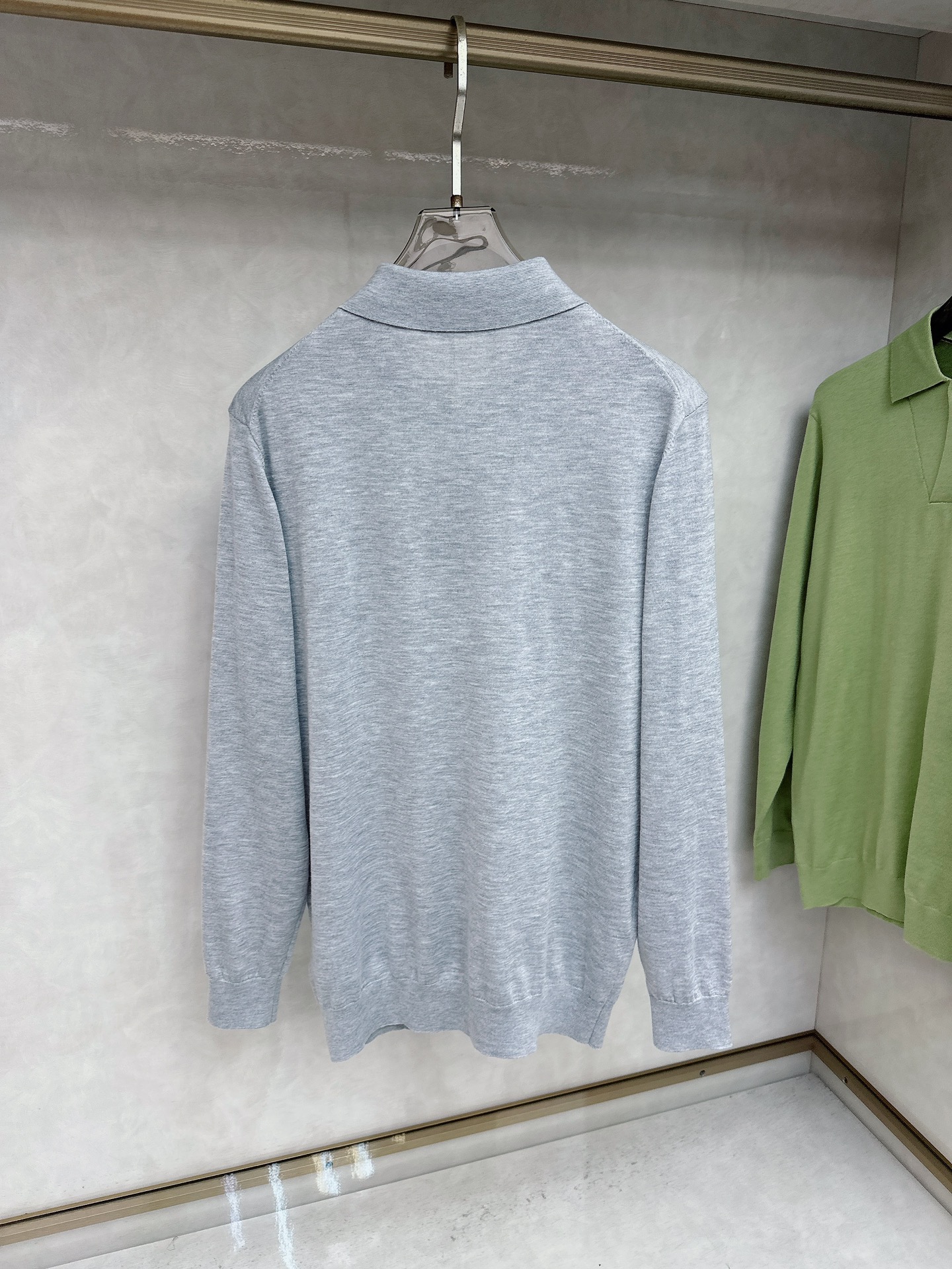 Kiton 2025官网同步发售！辅料全部原版定制出品，贸易公司真品订单。高级定制进口面料，以天然植物纖
